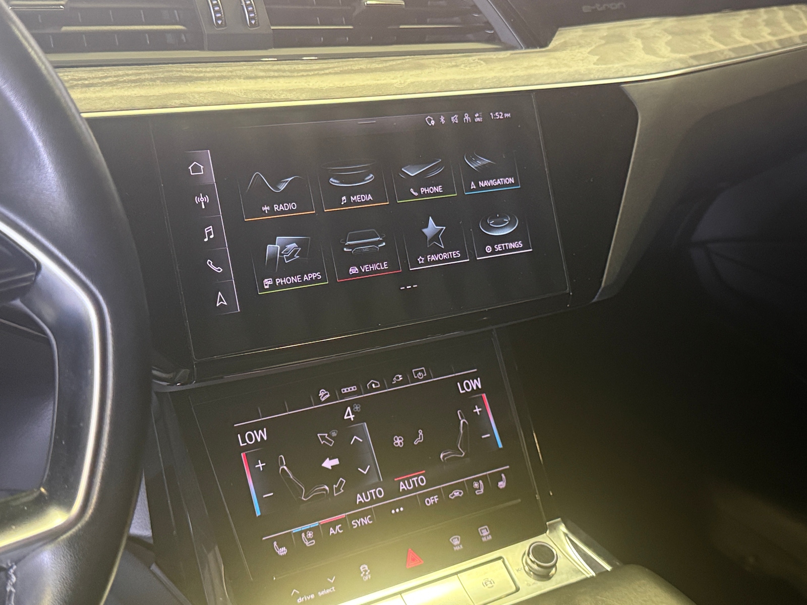 Thumbnail: 2022 Audi e-tron - 3