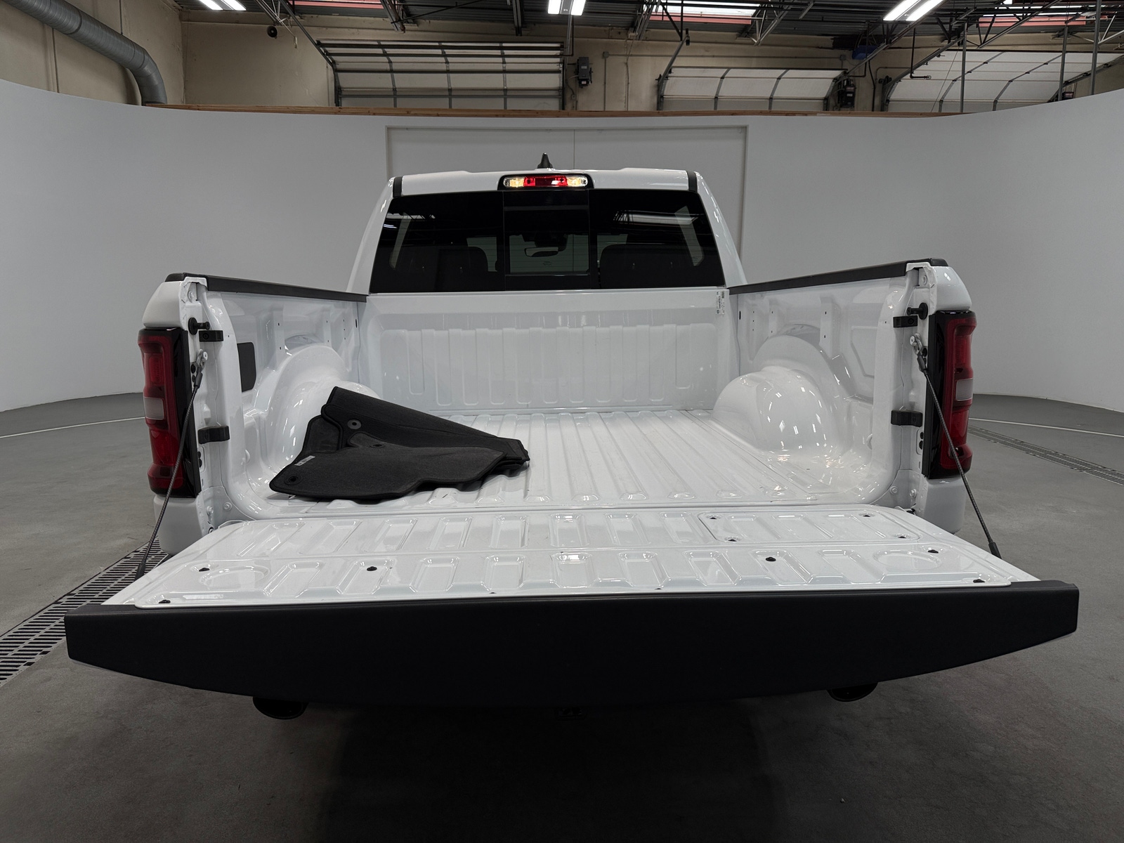Thumbnail: 2025 RAM 1500 - 6