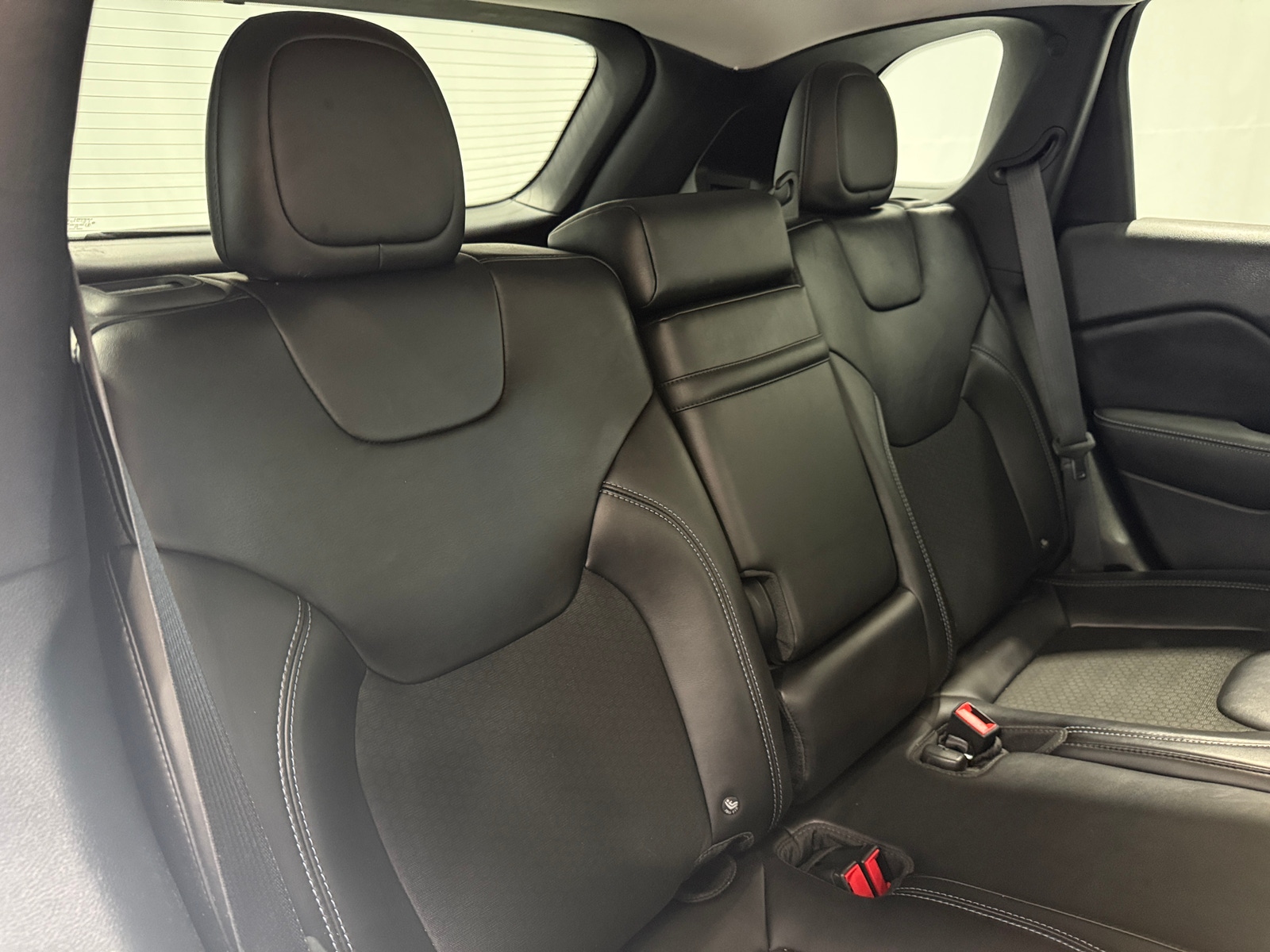 Thumbnail: 2019 Jeep Cherokee - 6