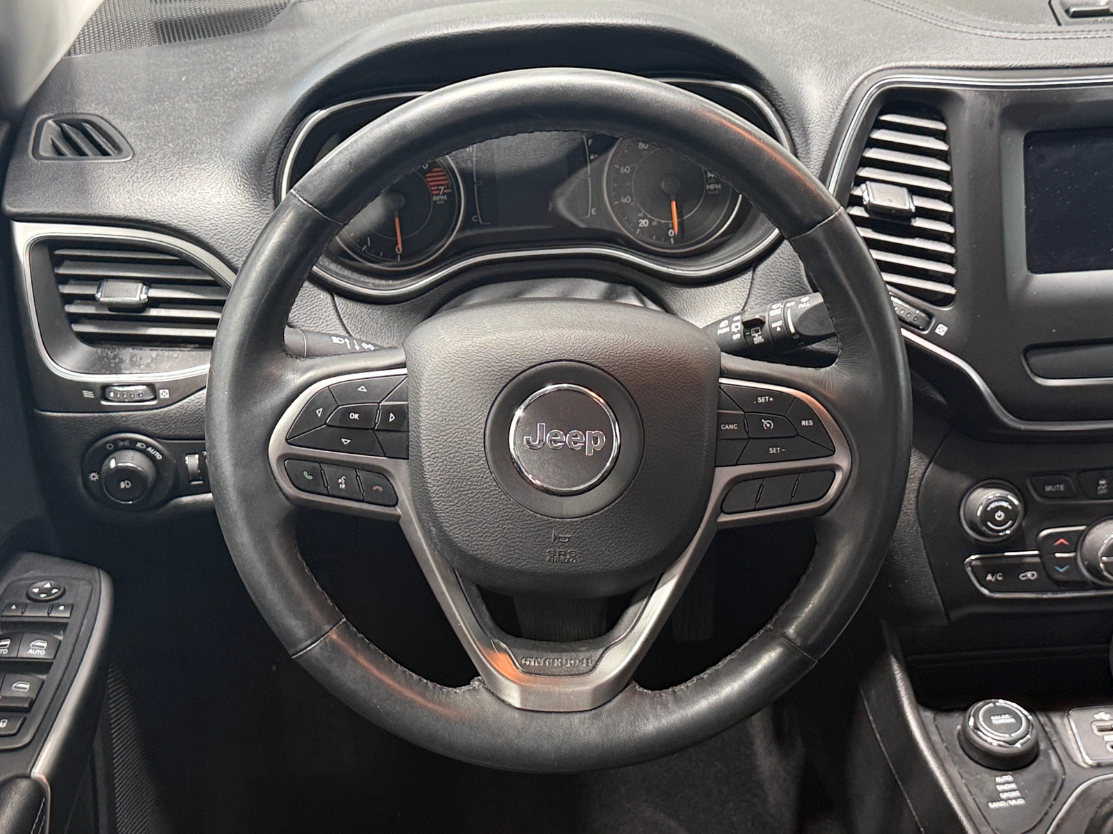 Thumbnail: 2019 Jeep Cherokee - 5