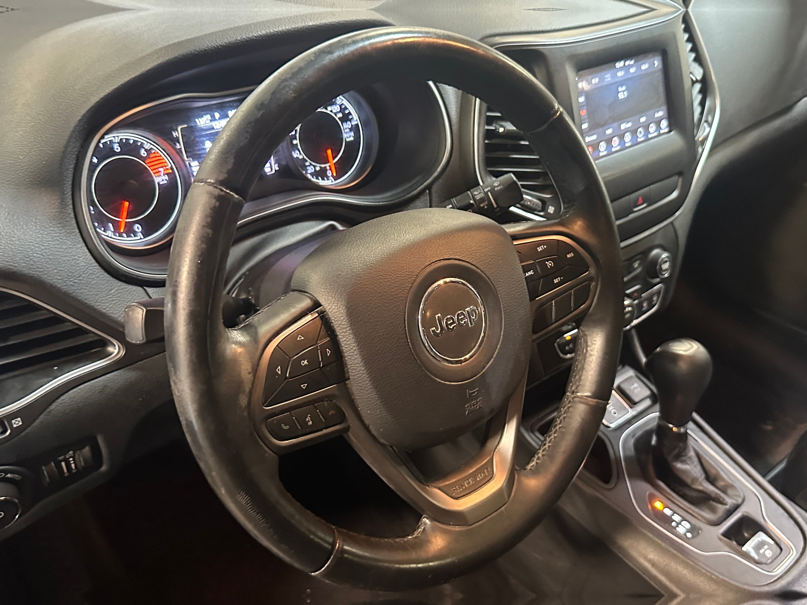 Thumbnail: 2019 Jeep Cherokee - 5