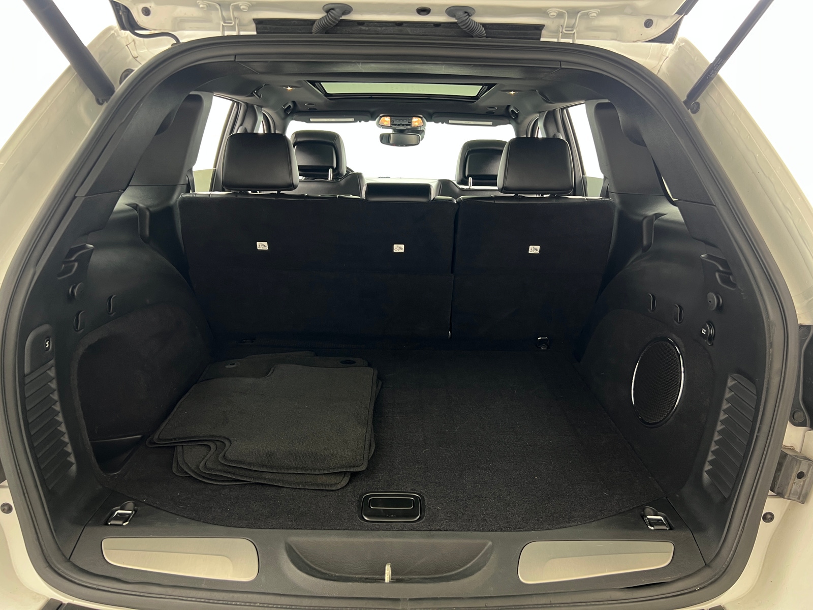 Thumbnail: 2020 Jeep Grand Cherokee - 6