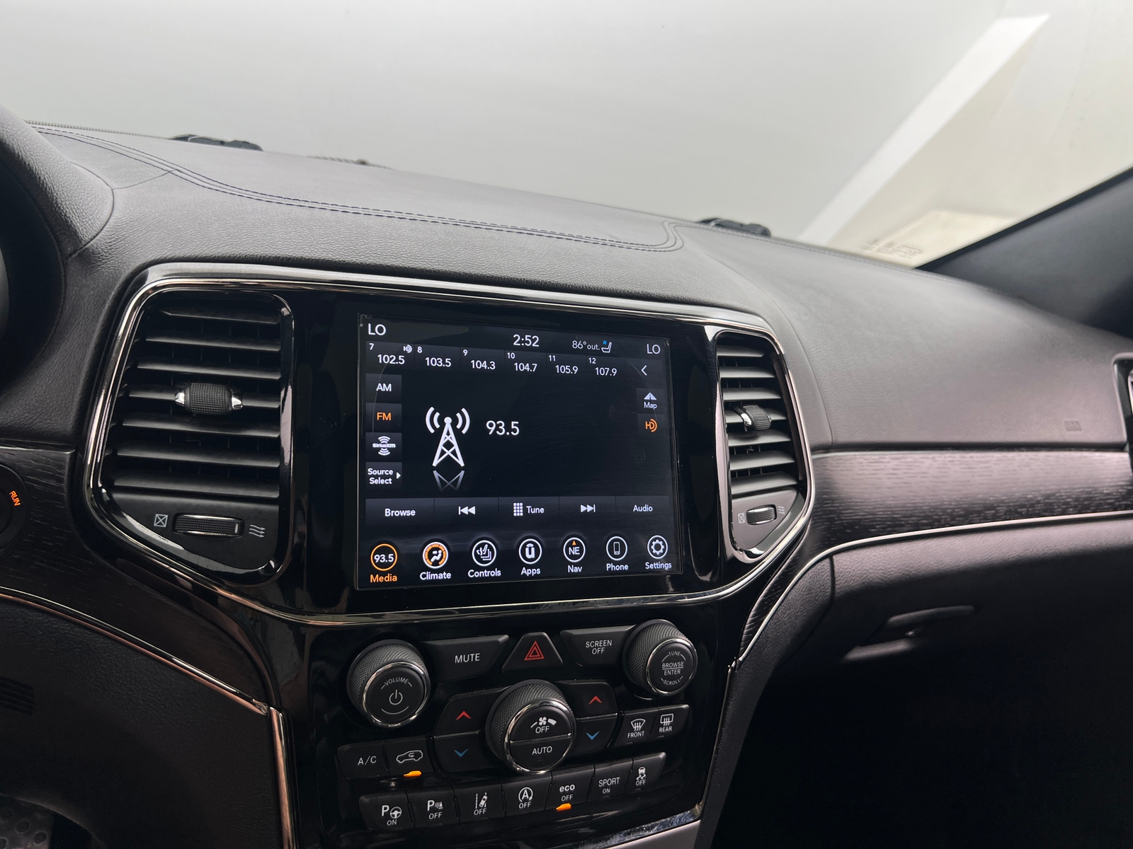 Thumbnail: 2020 Jeep Grand Cherokee - 3