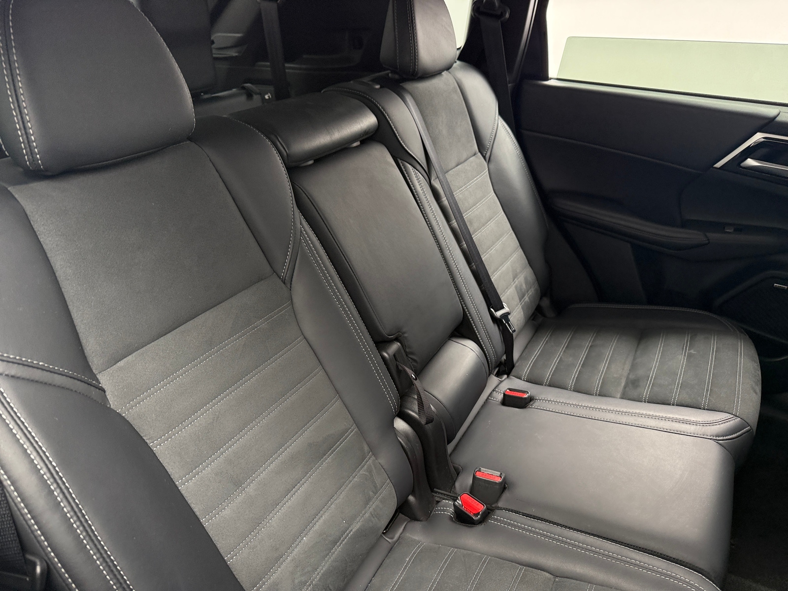 Thumbnail: 2025 Mitsubishi Outlander - 6