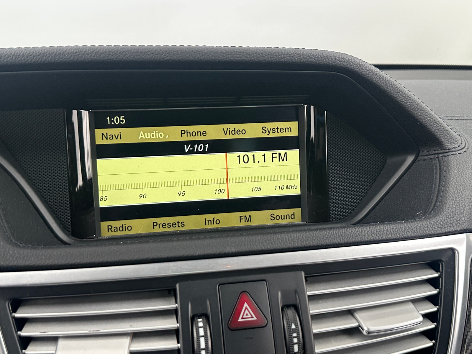 Thumbnail: 2011 Mercedes-Benz E-Class - 3