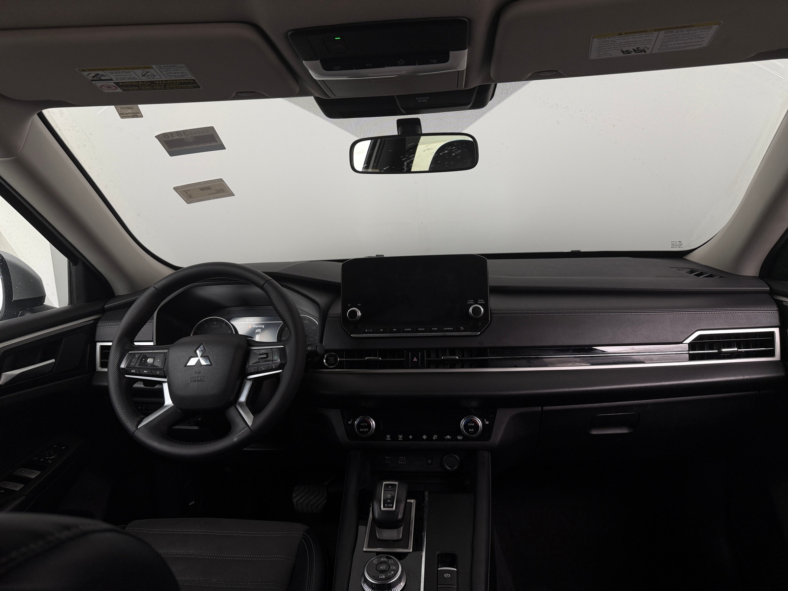 Thumbnail: 2024 Mitsubishi Outlander - 3