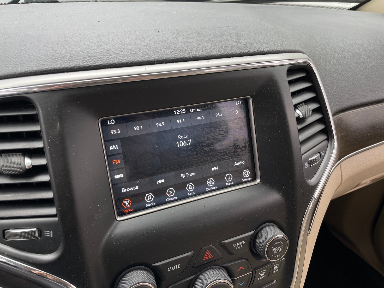 Thumbnail: 2018 Jeep Grand Cherokee - 3