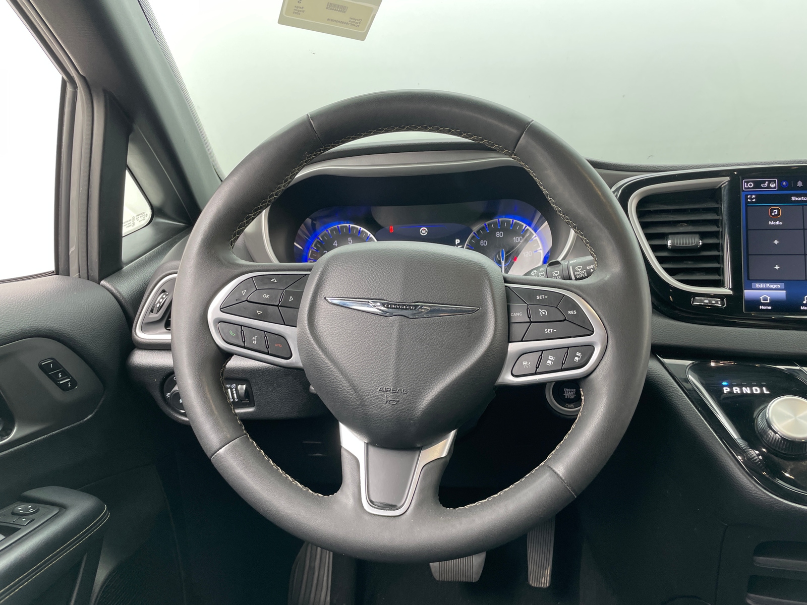 Thumbnail: 2025 Chrysler Pacifica - 4