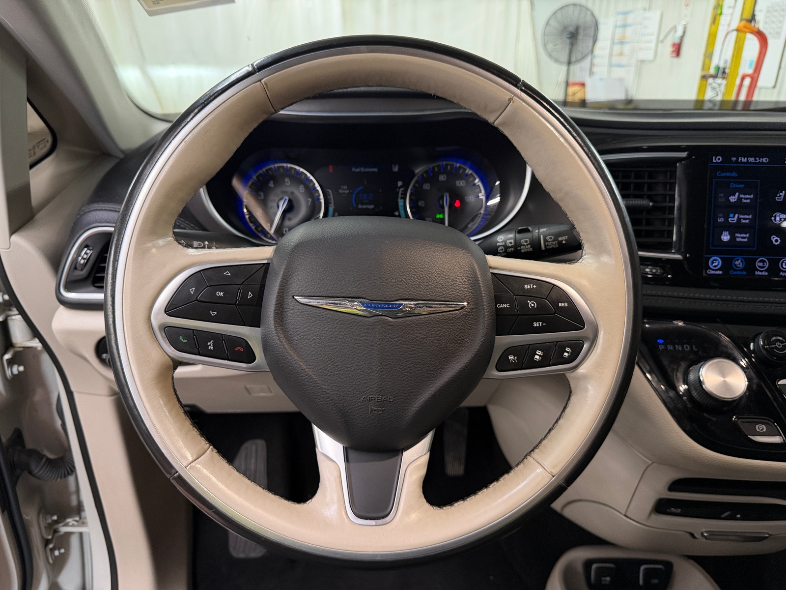 Thumbnail: 2019 Chrysler Pacifica - 4