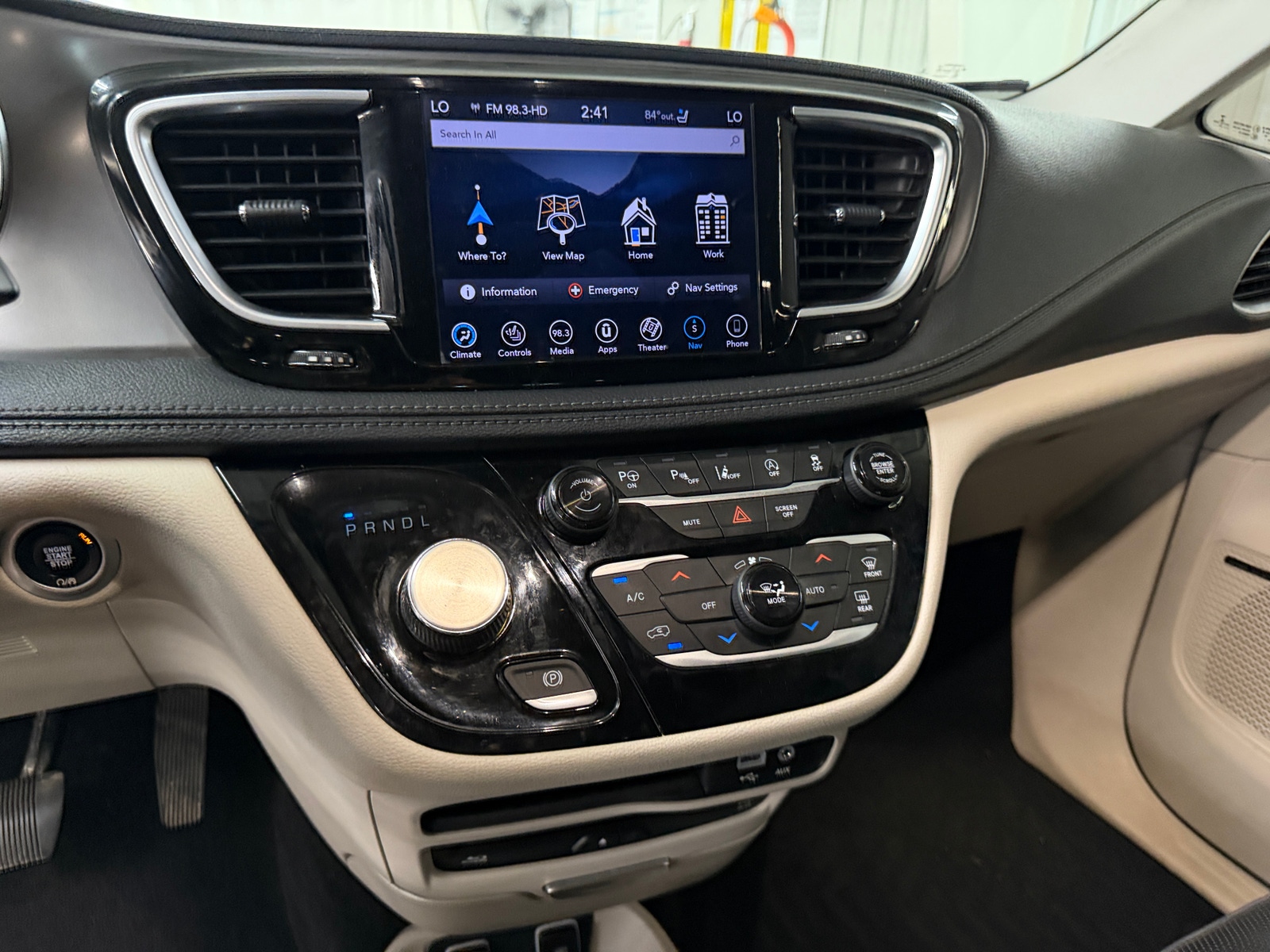 Thumbnail: 2019 Chrysler Pacifica - 3
