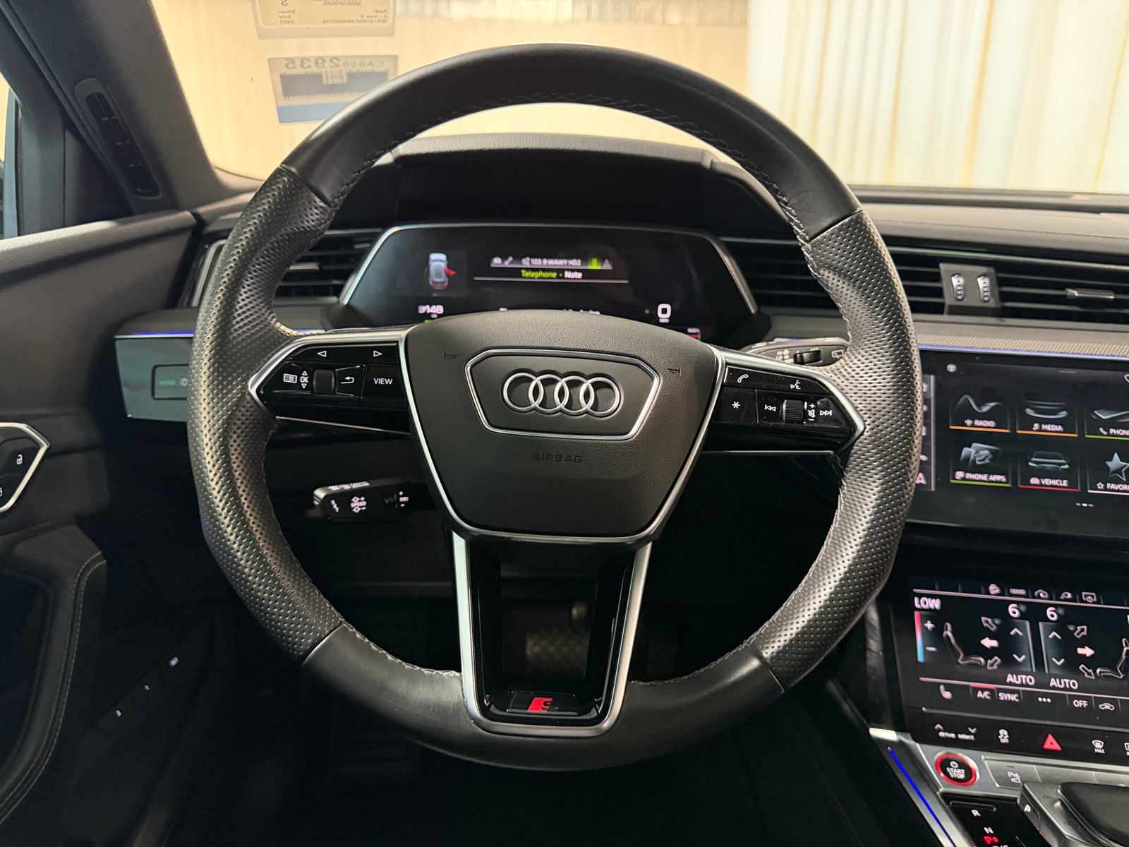 Thumbnail: 2022 Audi e-tron S - 5