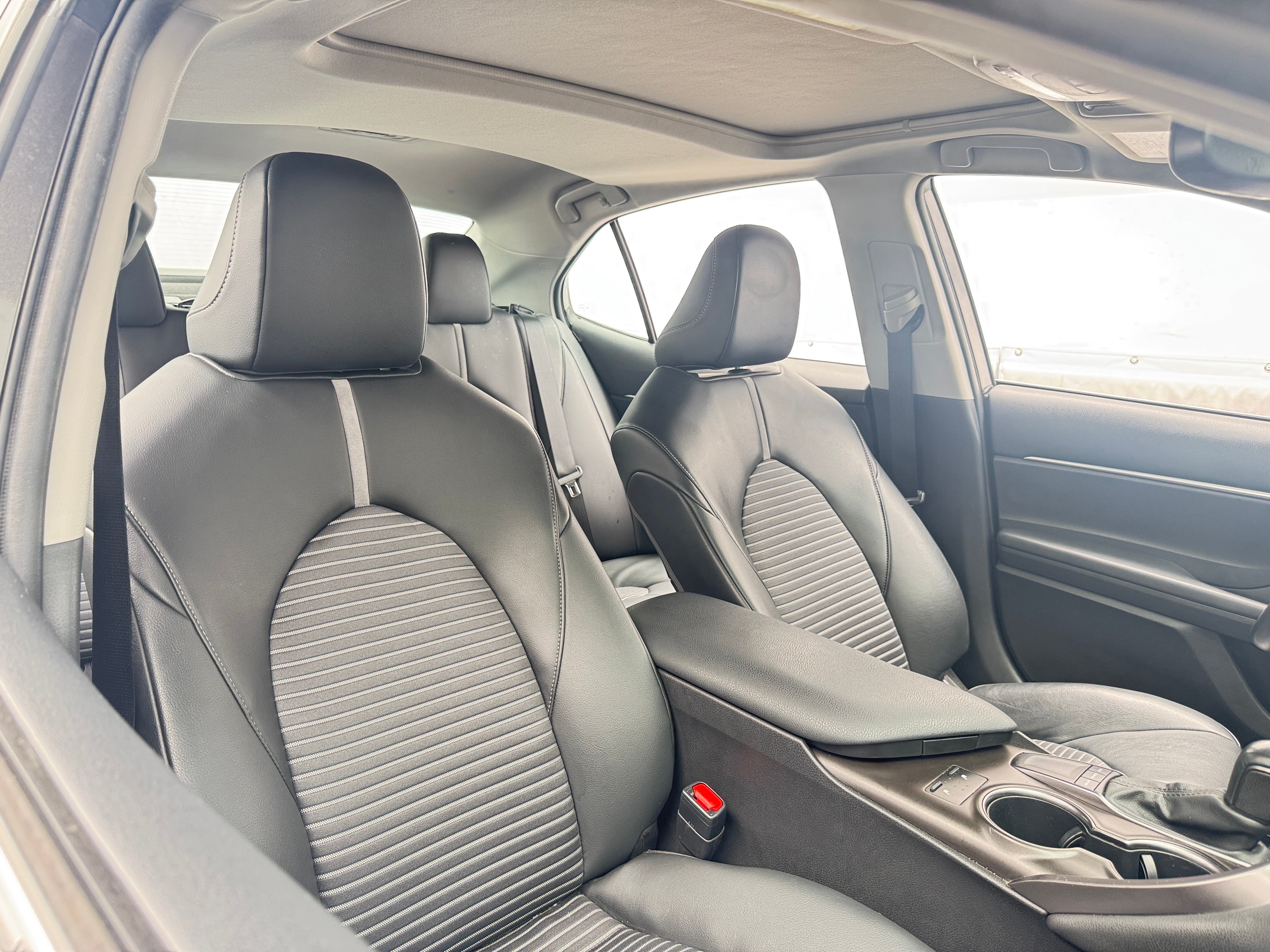 2022 Toyota Camry SE - Photo 5