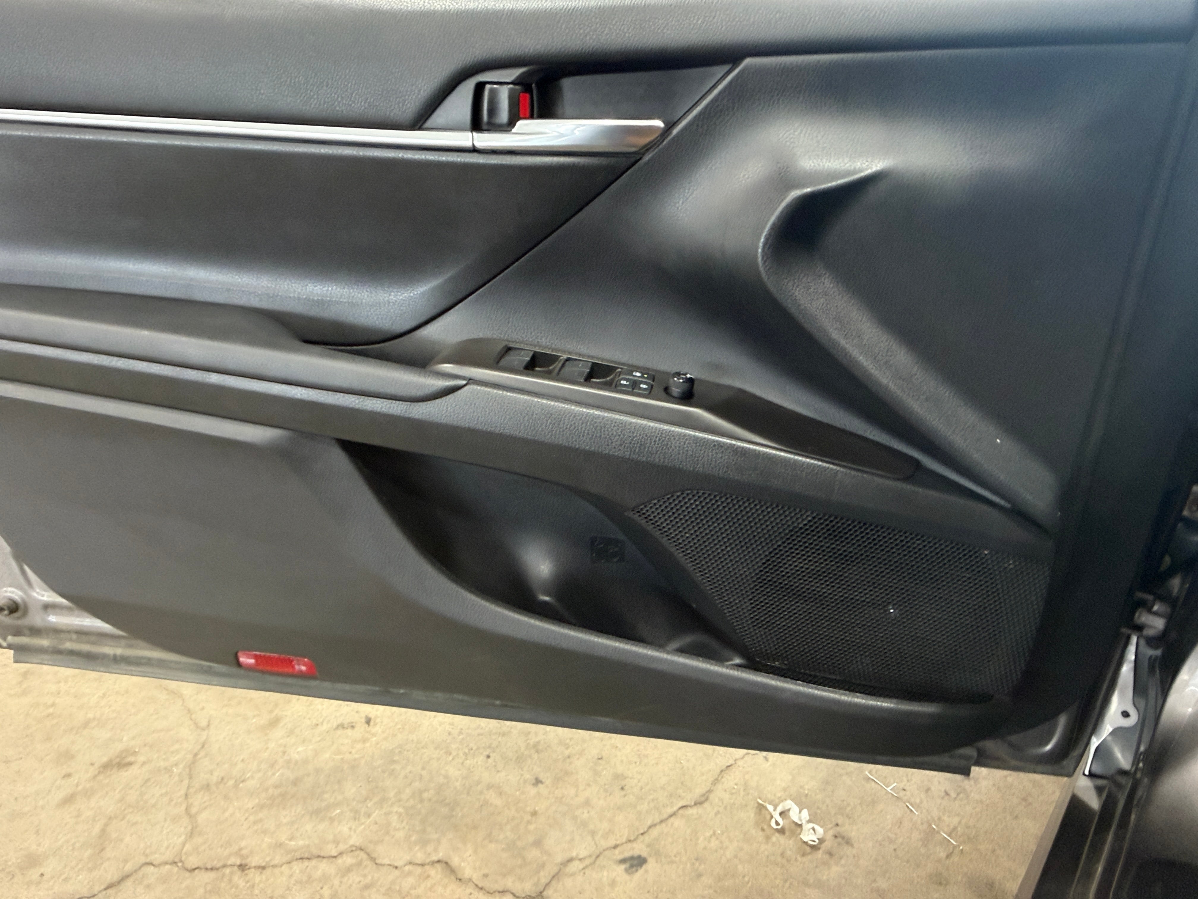 2022 Toyota Camry SE - Photo 10