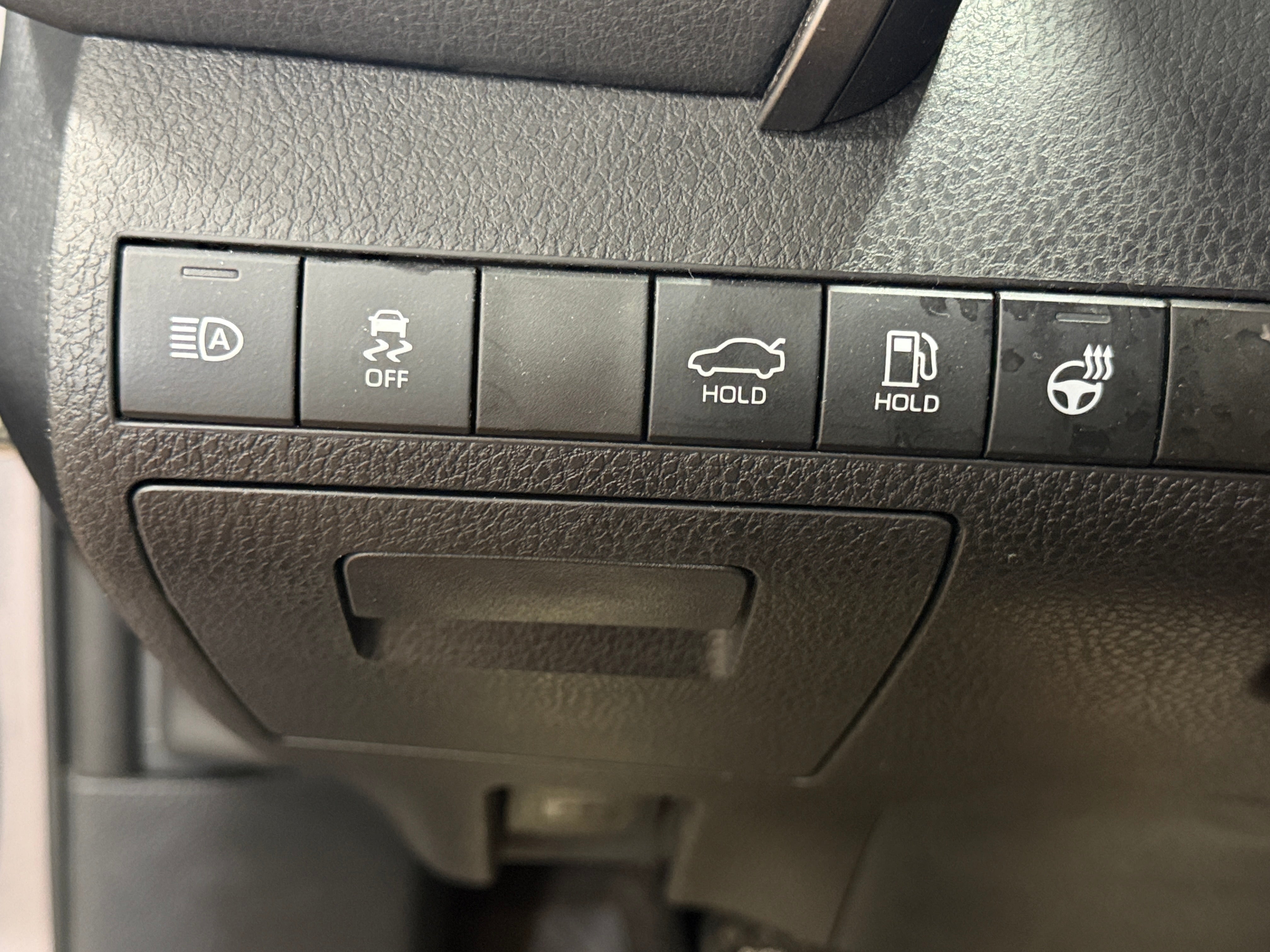 2022 Toyota Camry SE - Photo 3
