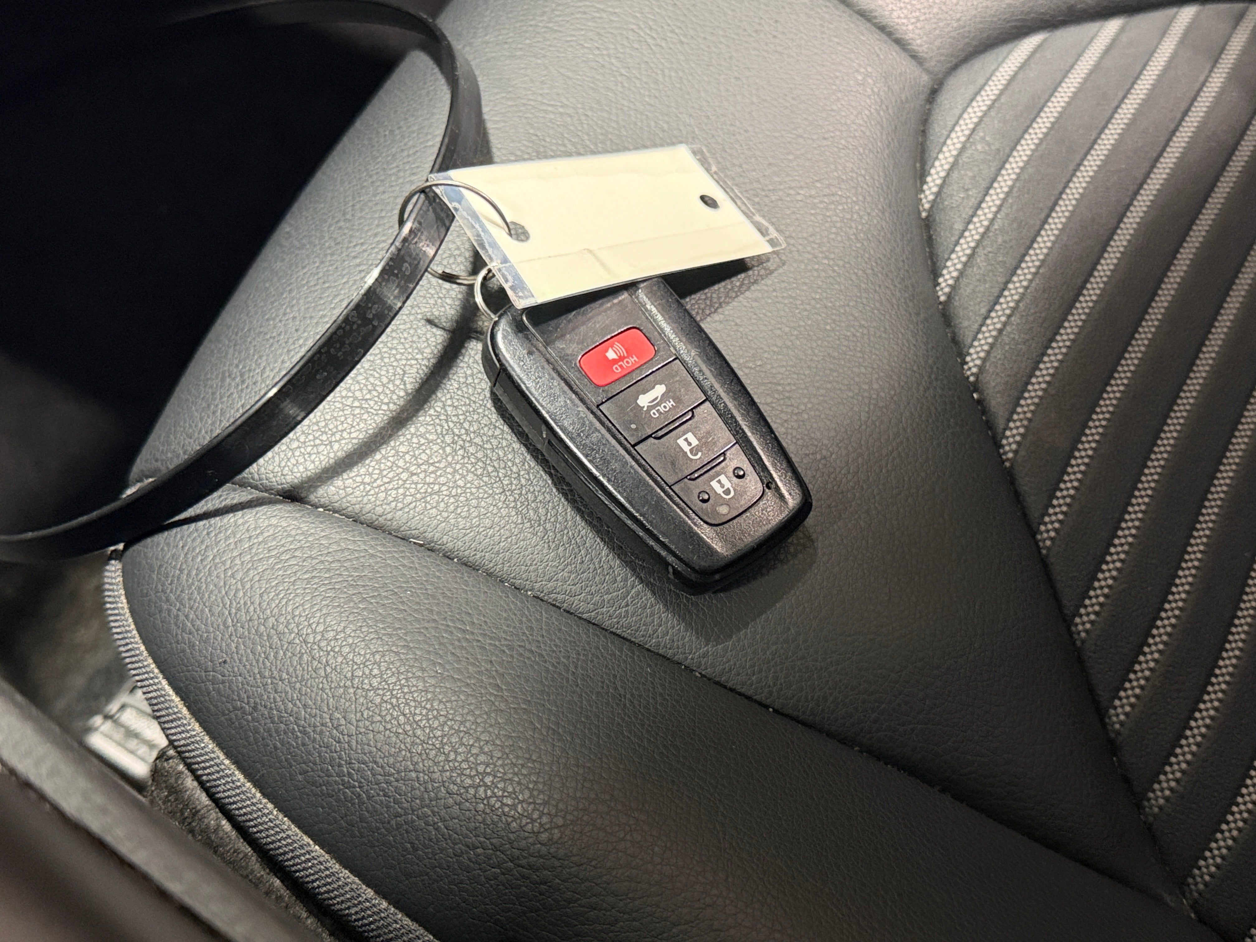 2022 Toyota Camry SE - Photo 11