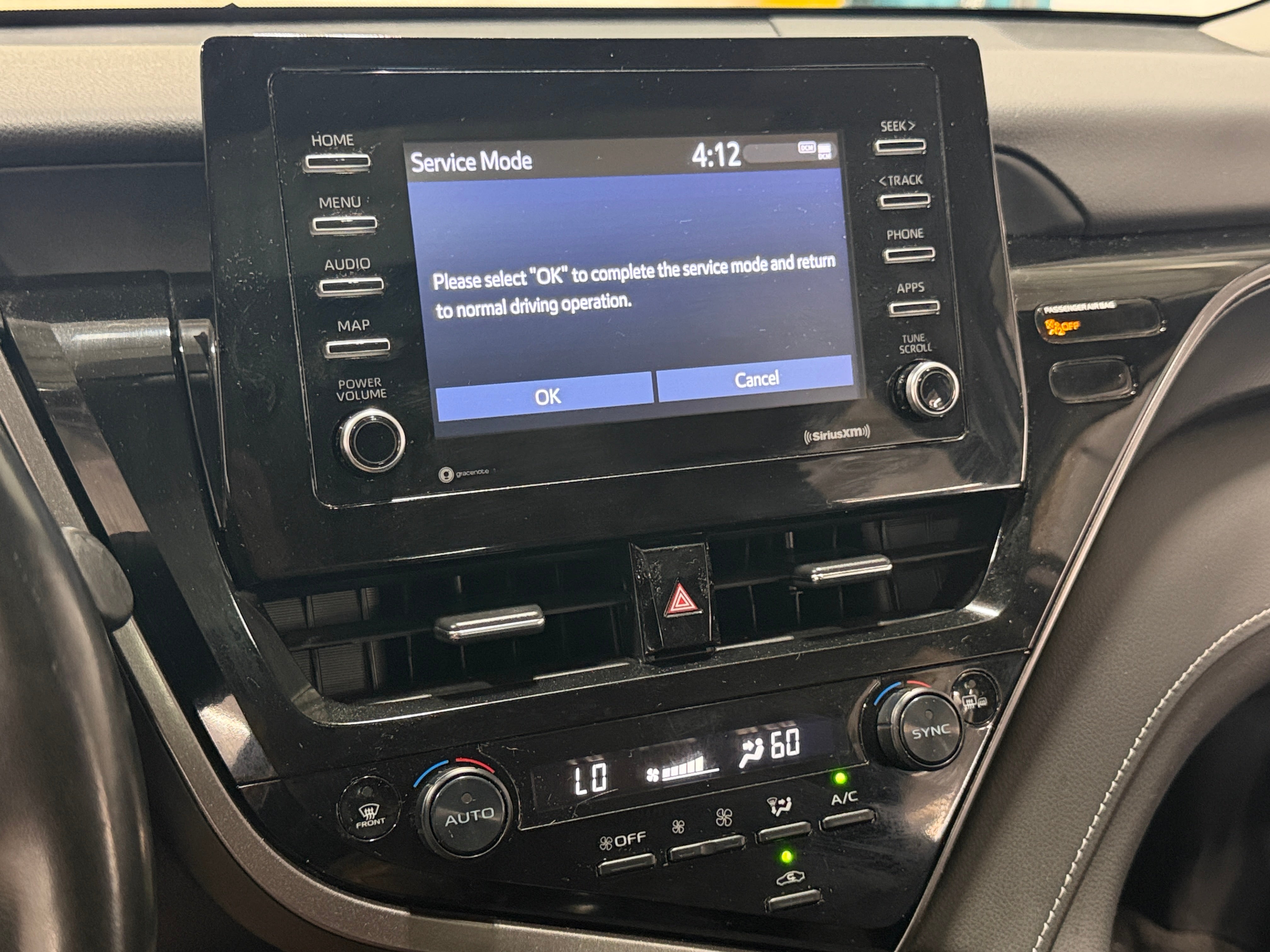 2022 Toyota Camry SE - Photo 12