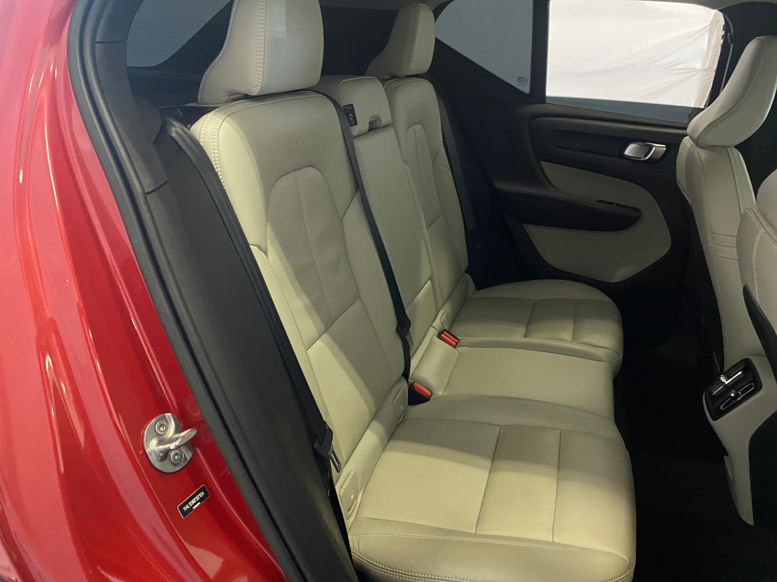 Thumbnail: 2023 Volvo XC40 - 5