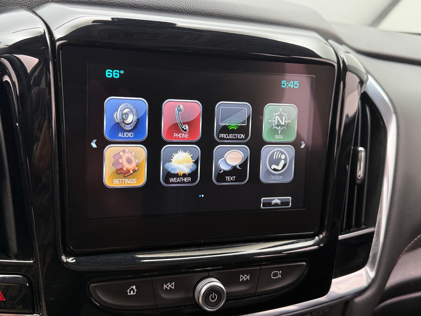 Thumbnail: 2018 Chevrolet Traverse - 3