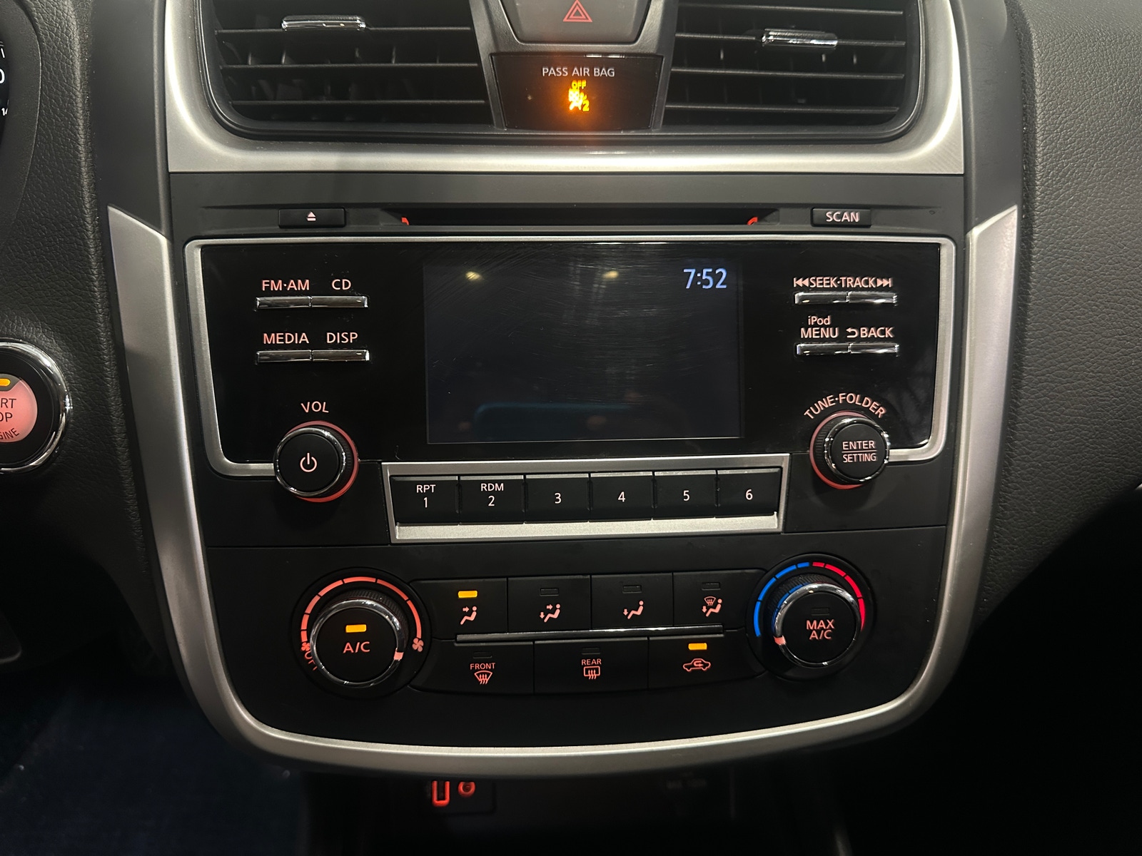 Thumbnail: 2018 Nissan Altima - 4