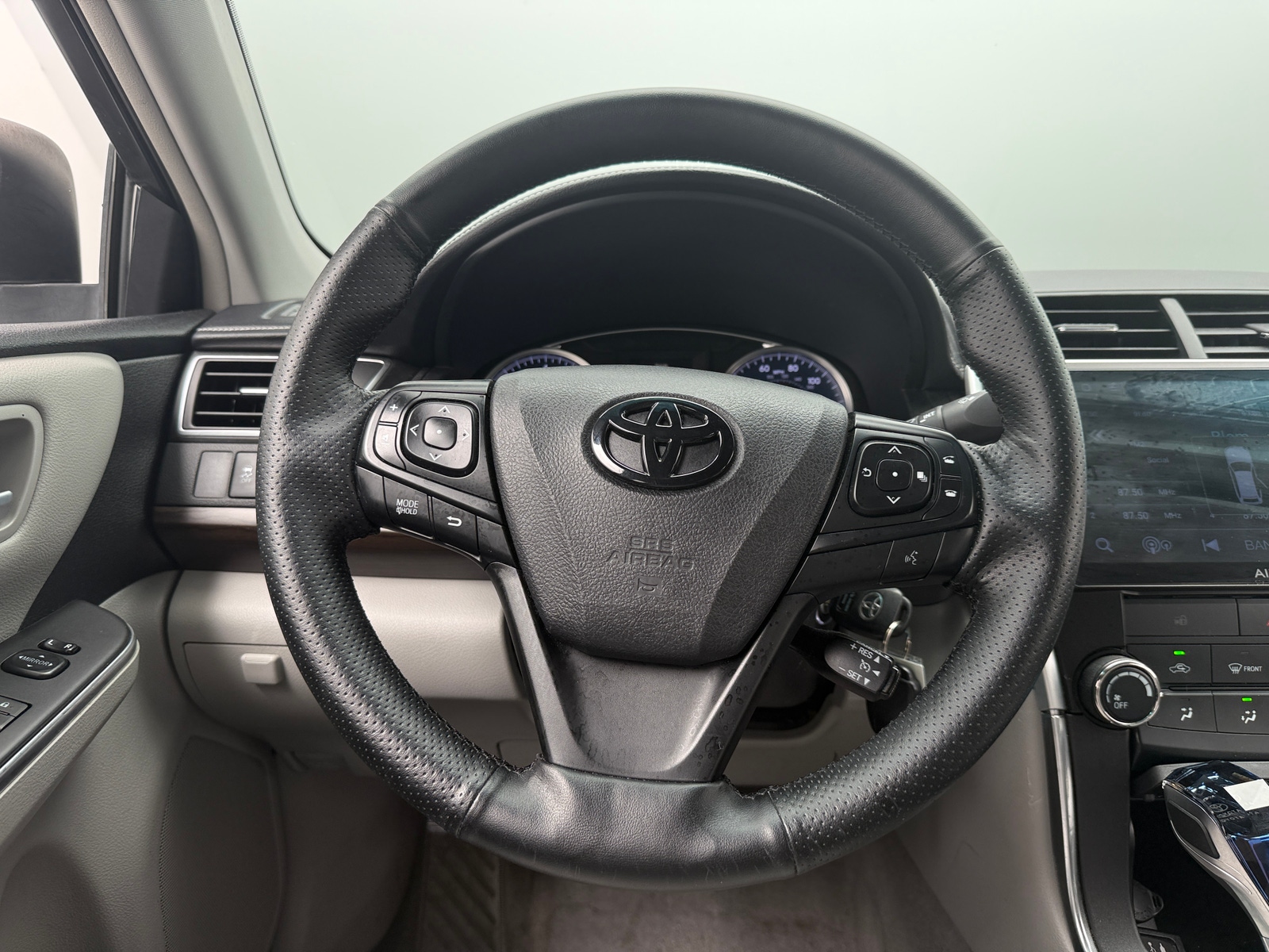 Thumbnail: 2016 Toyota Camry - 5
