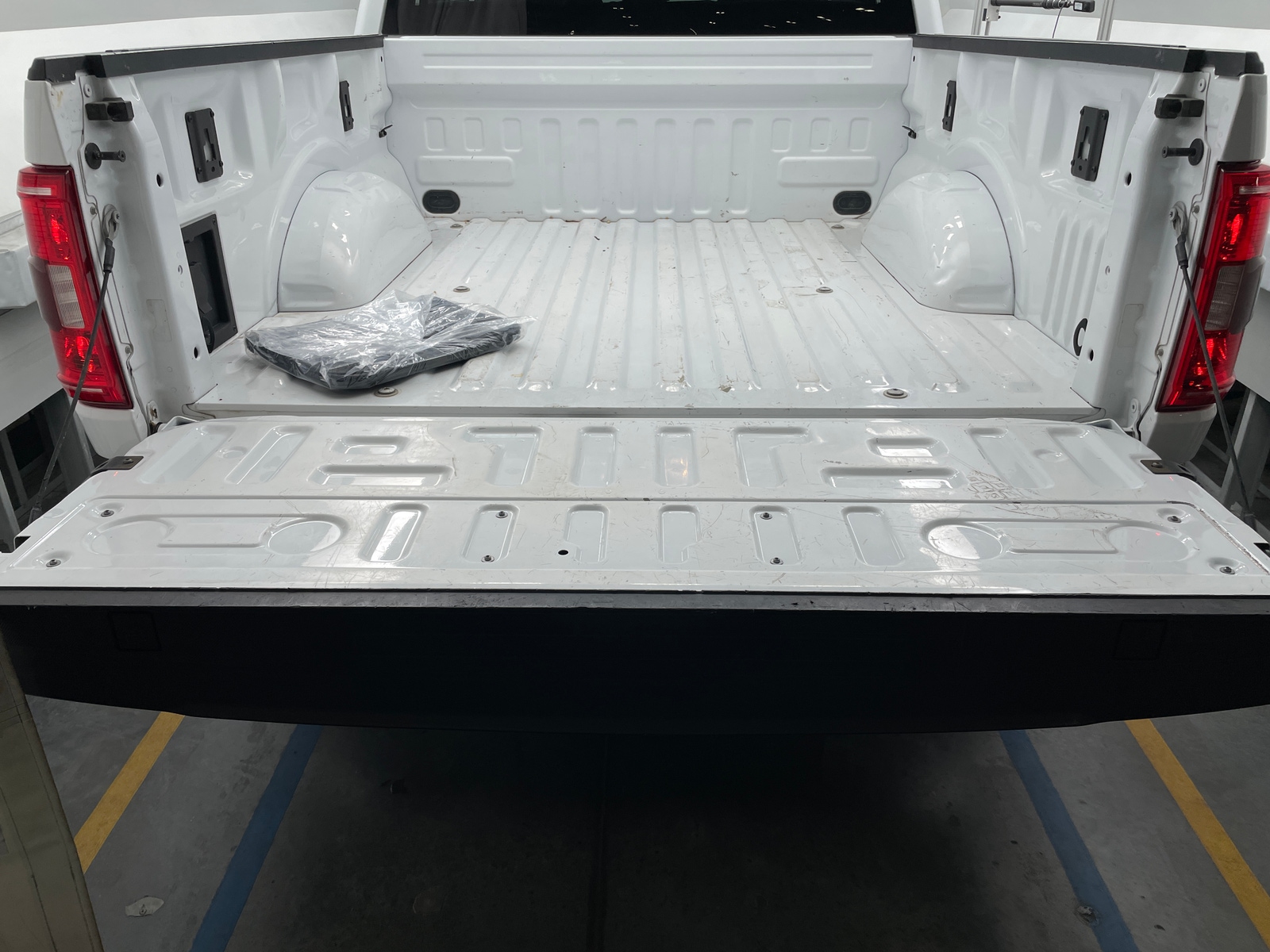 Thumbnail: 2021 Ford Econoline - 7