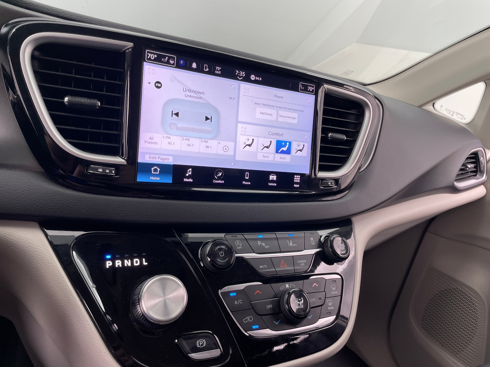 Thumbnail: 2024 Chrysler Pacifica - 3