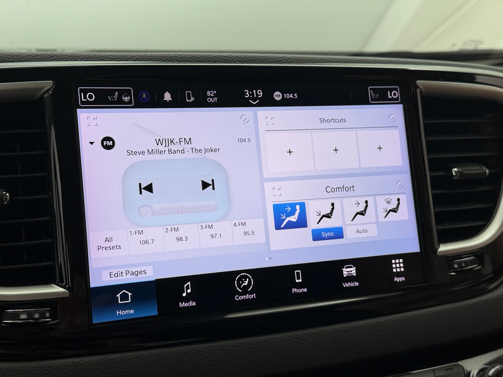 Thumbnail: 2024 Chrysler Pacifica - 3