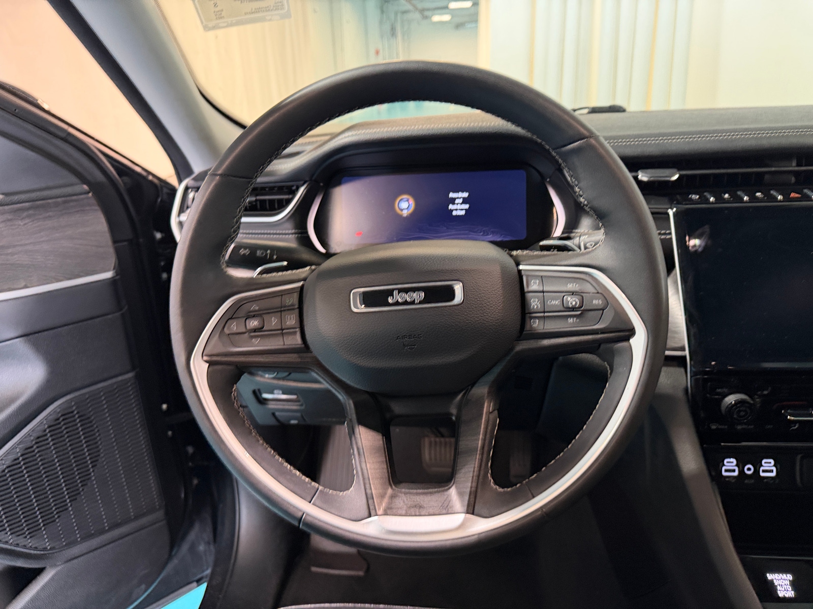 Thumbnail: 2023 Jeep Grand Cherokee L - 4