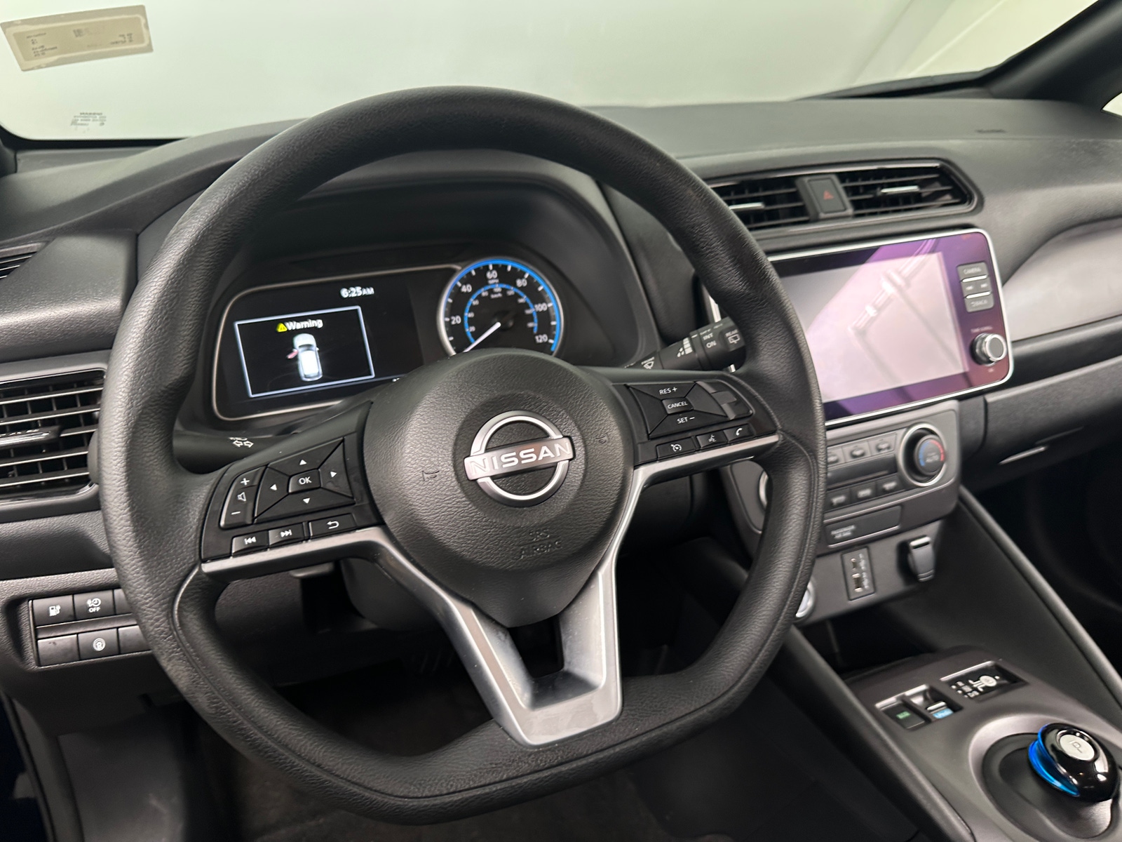 Thumbnail: 2025 Nissan Leaf - 5