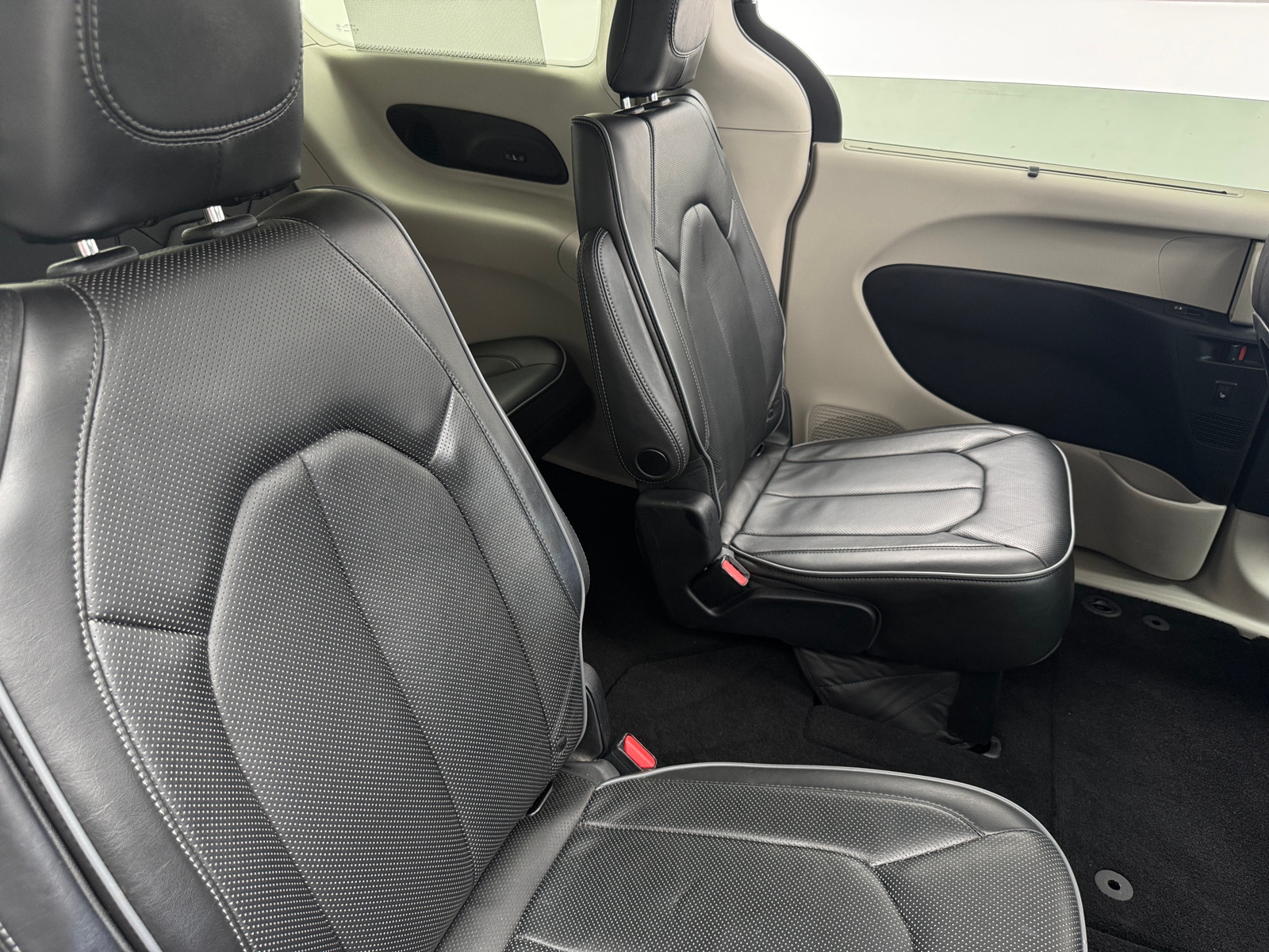 Thumbnail: 2019 Chrysler Pacifica - 5
