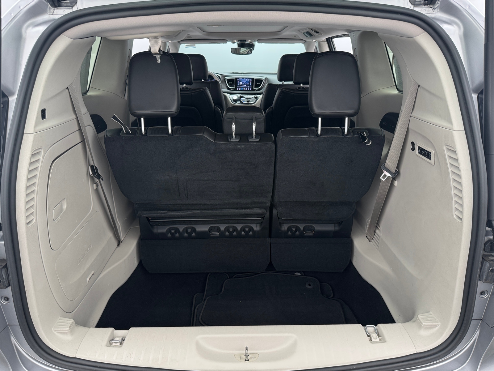 Thumbnail: 2019 Chrysler Pacifica - 6
