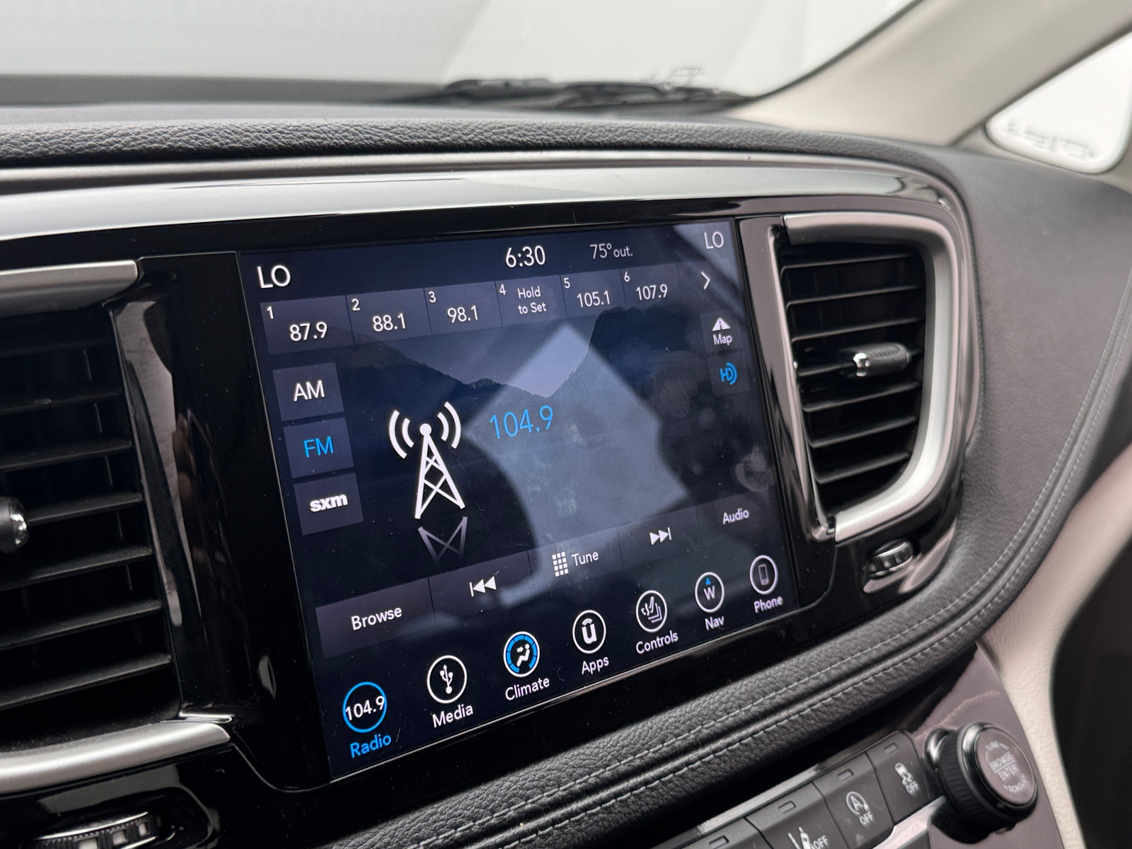 Thumbnail: 2019 Chrysler Pacifica - 3