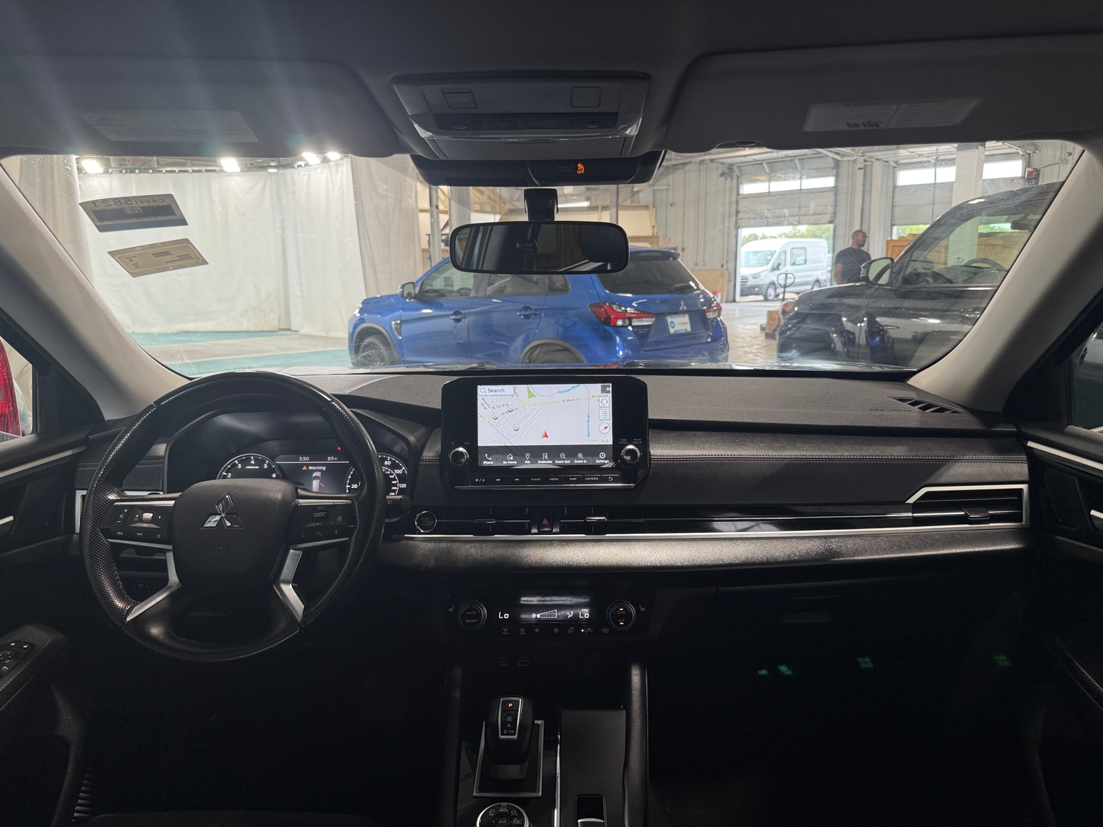Thumbnail: 2023 Mitsubishi Outlander - 2