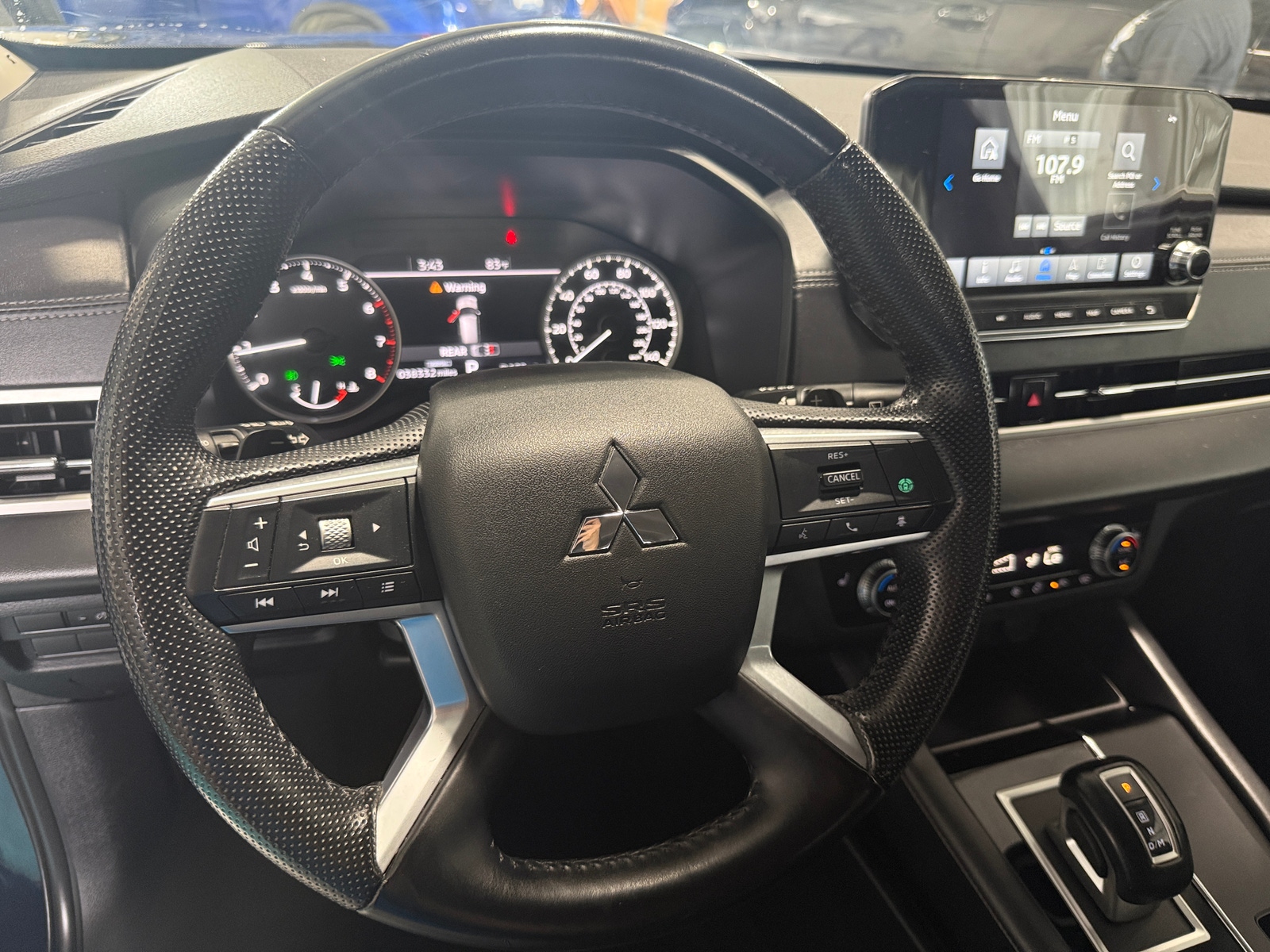 Thumbnail: 2023 Mitsubishi Outlander - 4