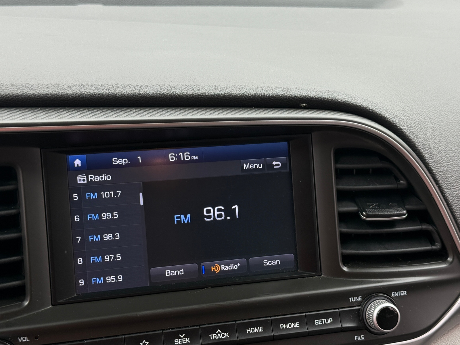 Thumbnail: 2019 Hyundai Elantra - 4
