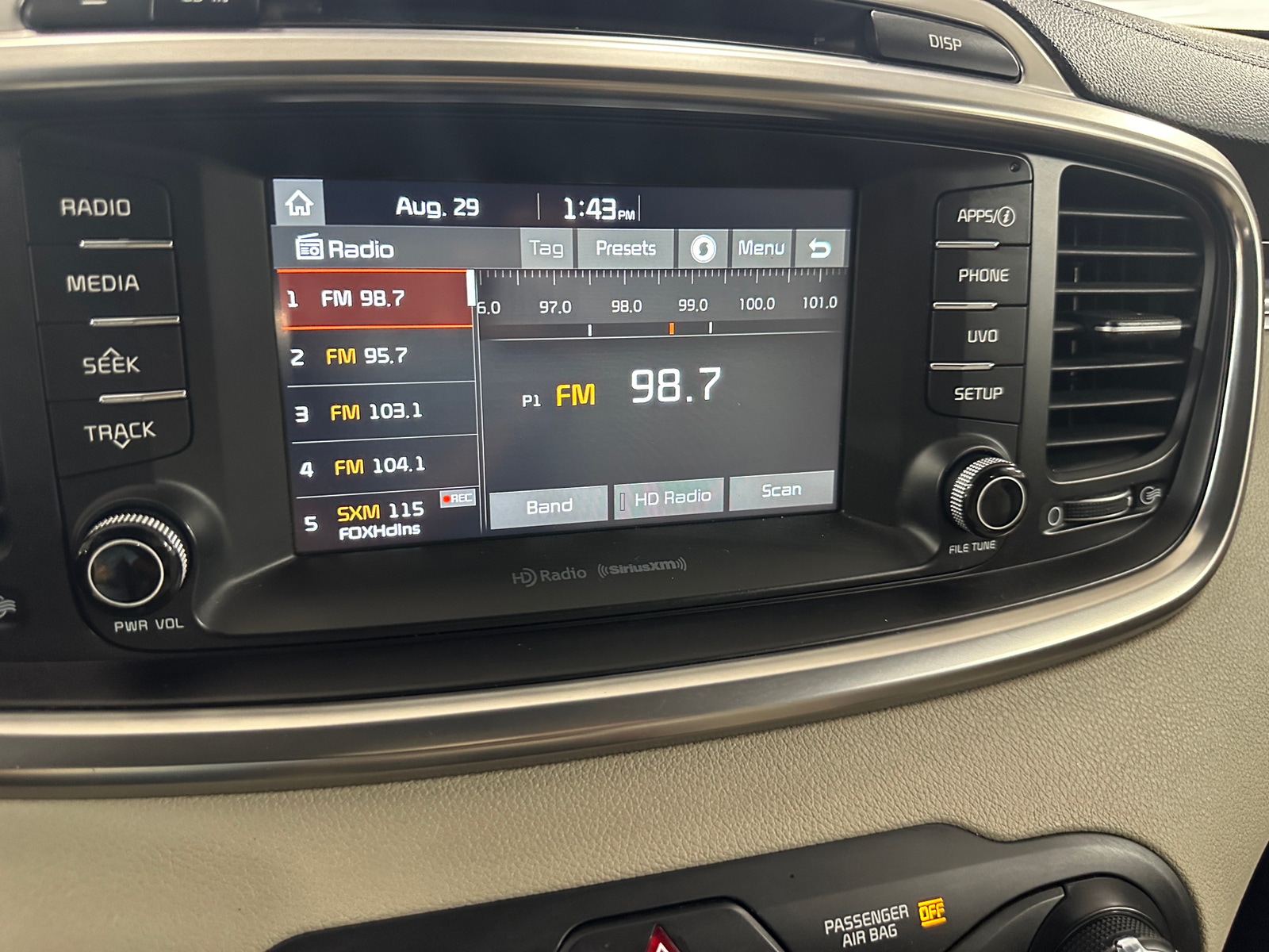Thumbnail: 2017 Kia Sorento - 3