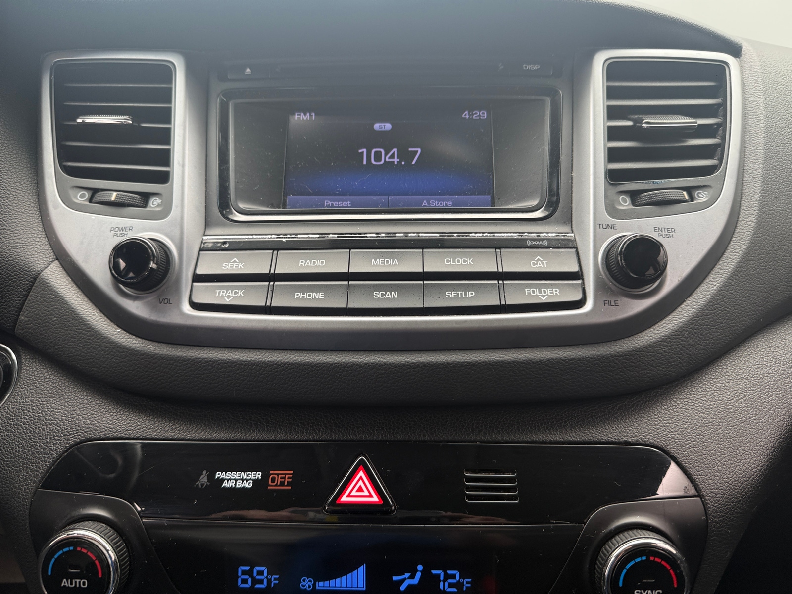 Thumbnail: 2017 Hyundai Tucson - 4