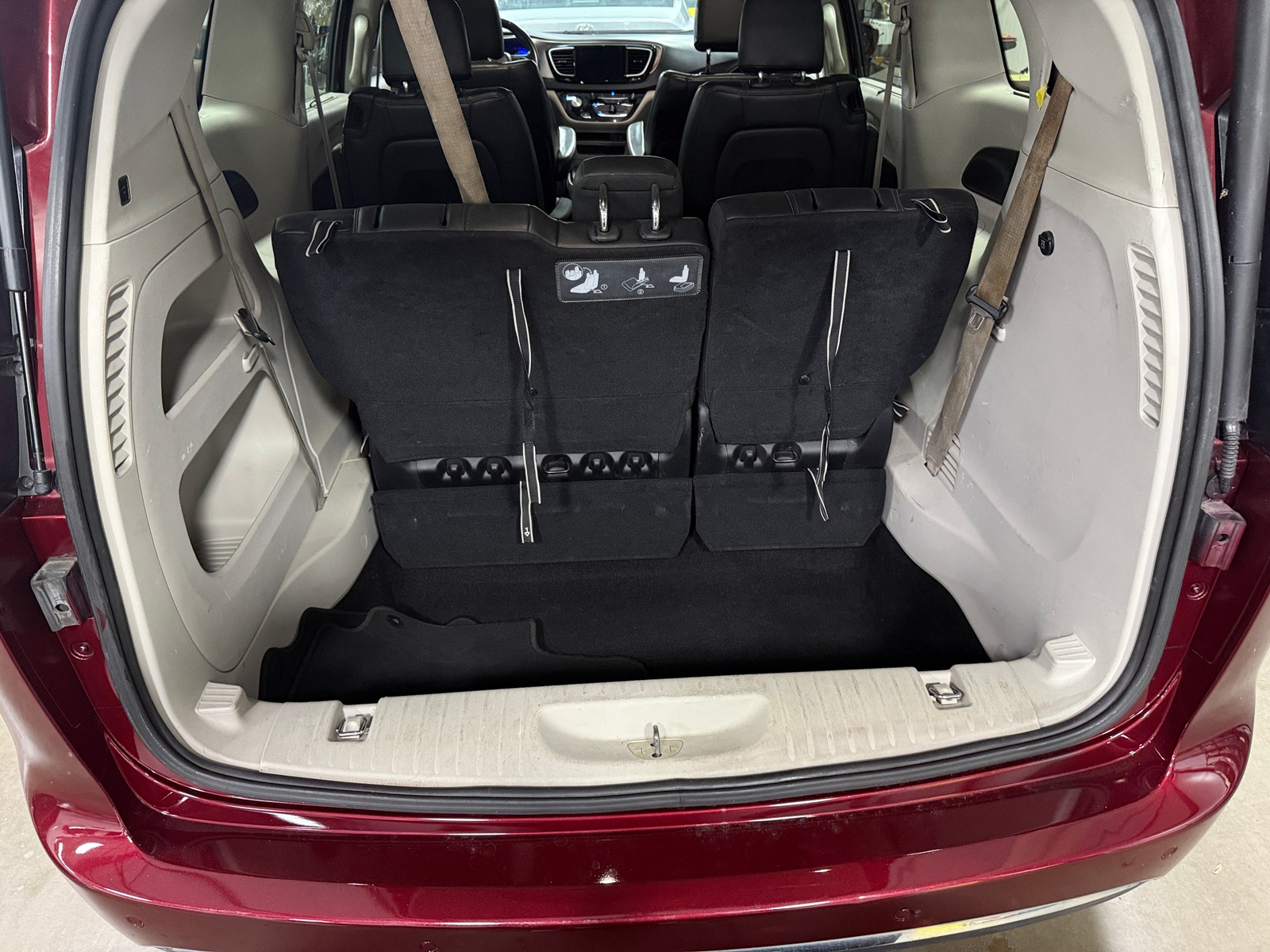 Thumbnail: 2018 Chrysler Pacifica - 6