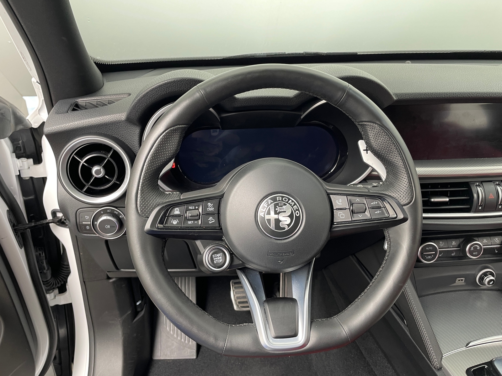Thumbnail: 2024 Alfa Romeo Stelvio - 4