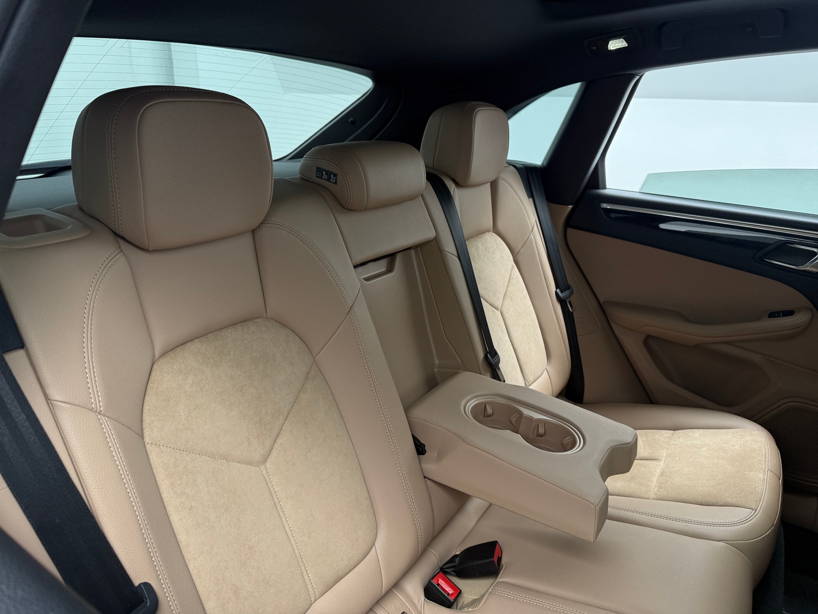 Thumbnail: 2021 Porsche Macan - 6