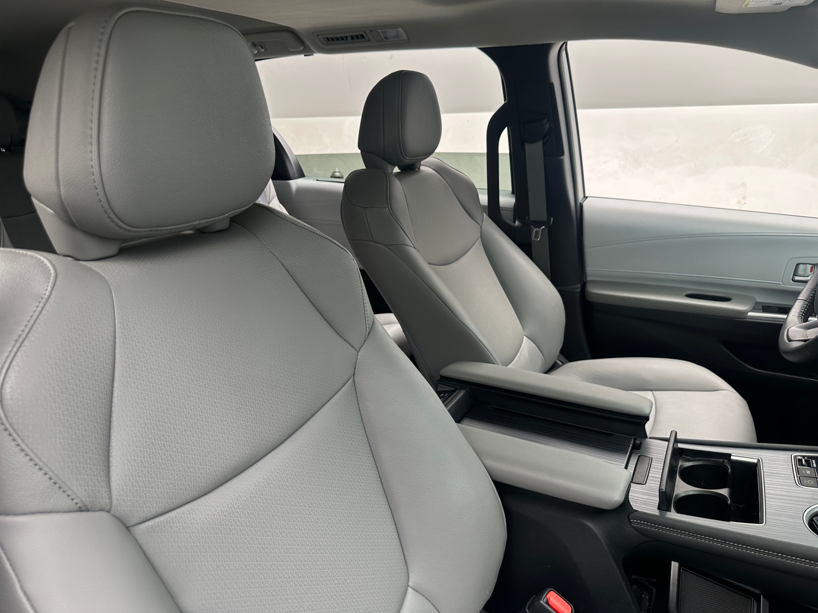 Thumbnail: 2025 Toyota Sienna - 2