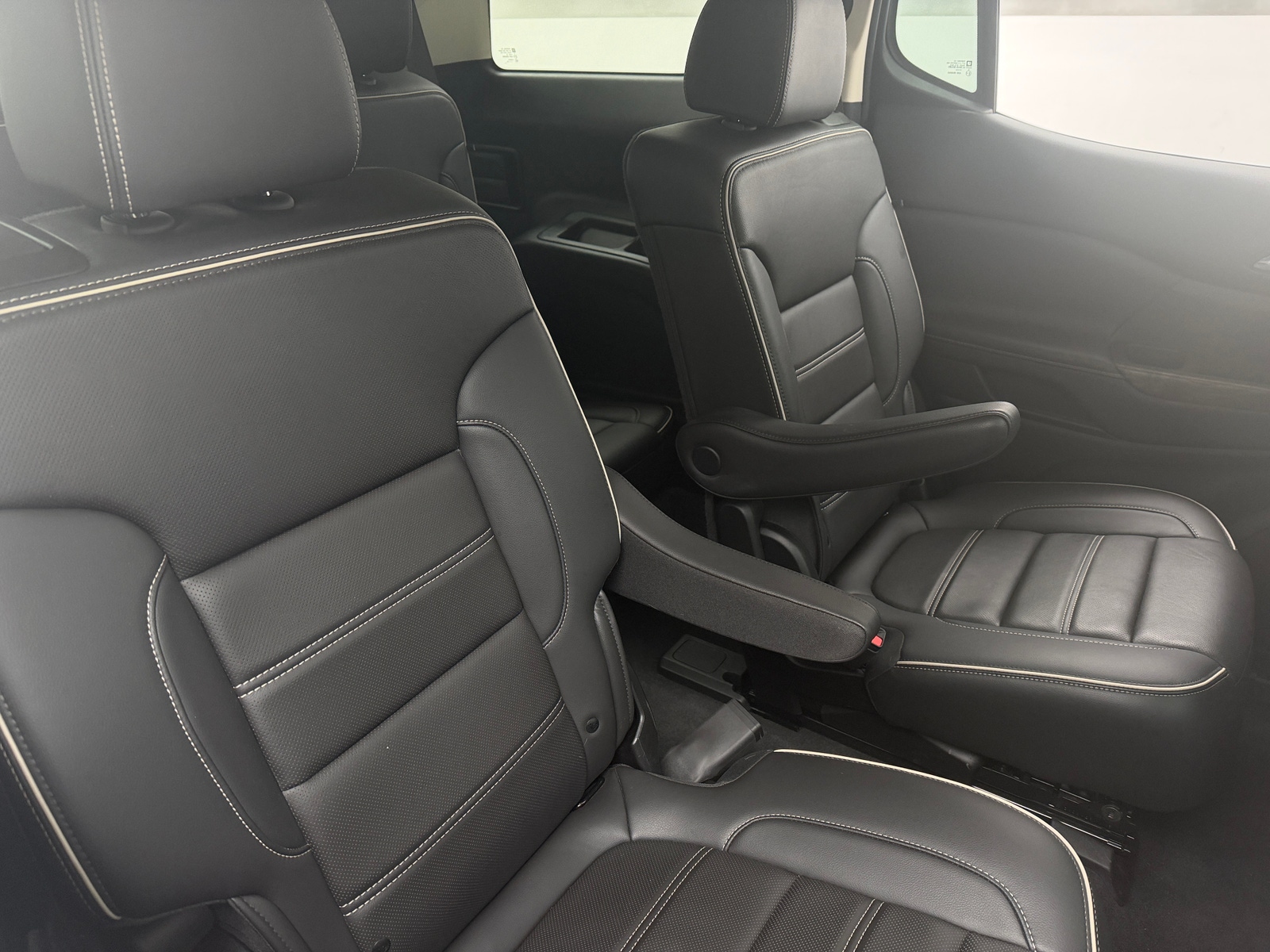 Thumbnail: 2023 GMC Acadia - 5