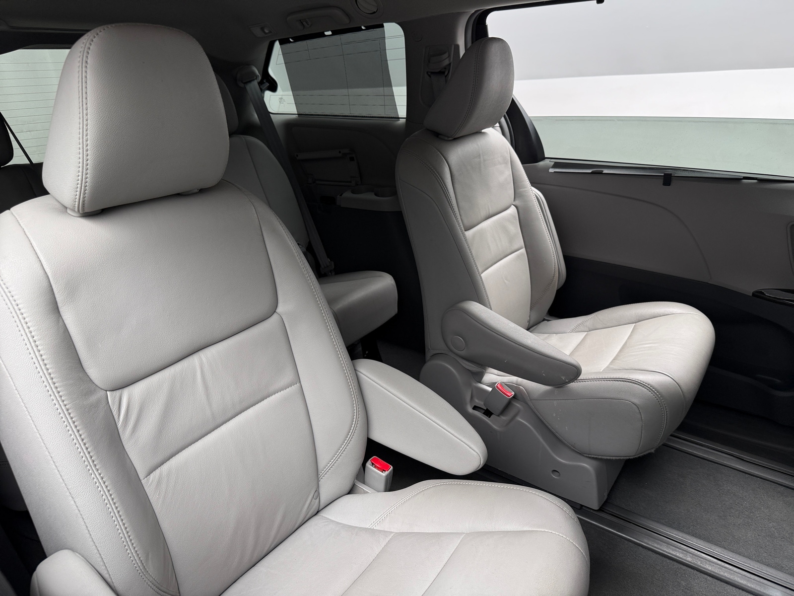 Thumbnail: 2019 Toyota Sienna - 5
