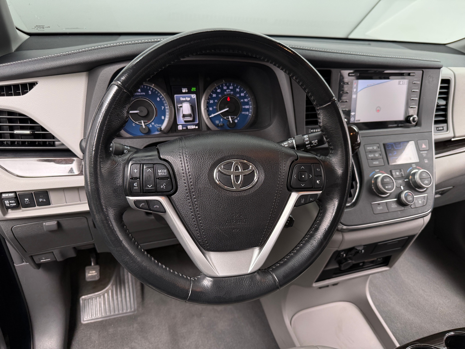 Thumbnail: 2019 Toyota Sienna - 4