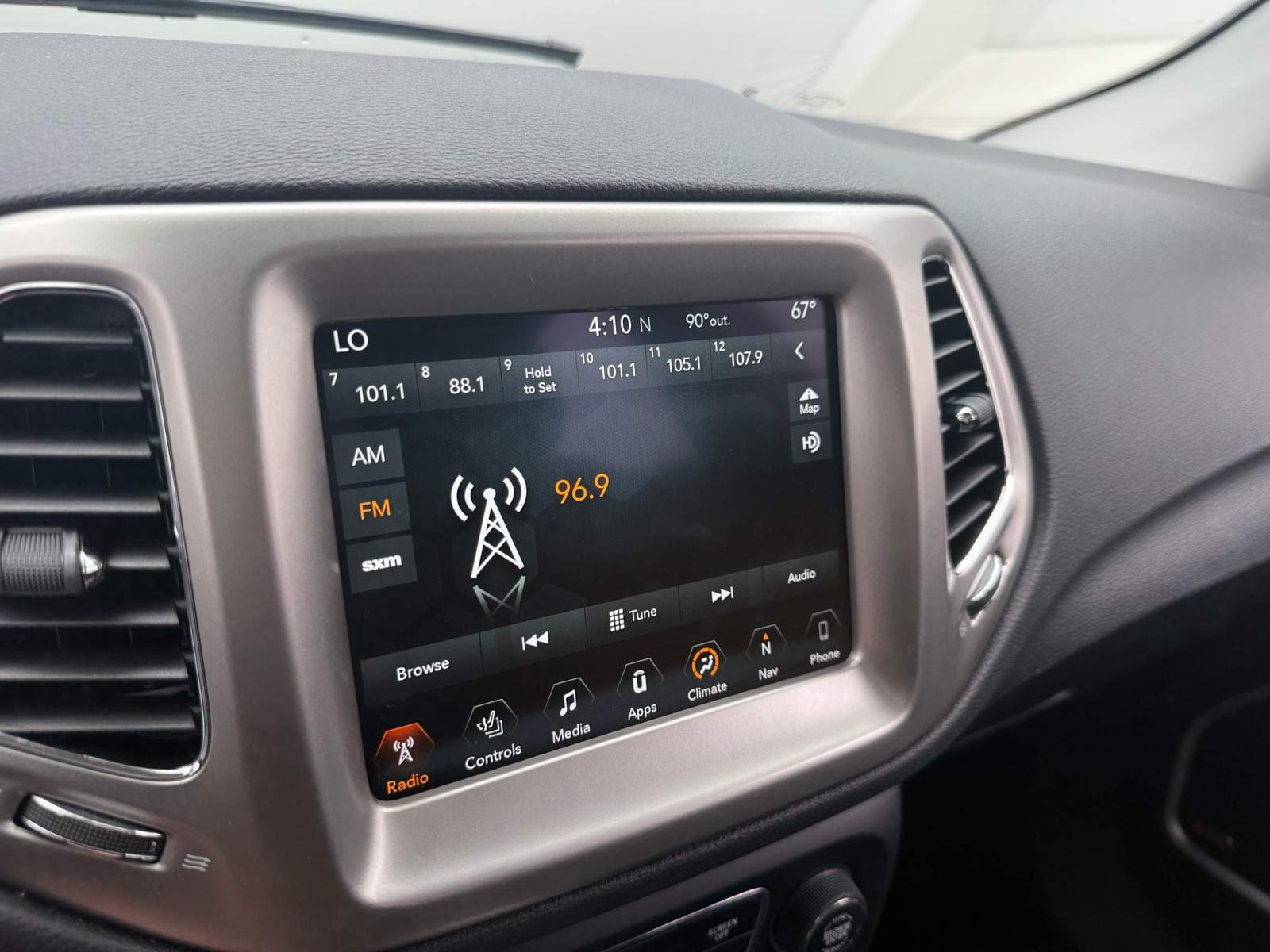 Thumbnail: 2017 Jeep Compass - 4