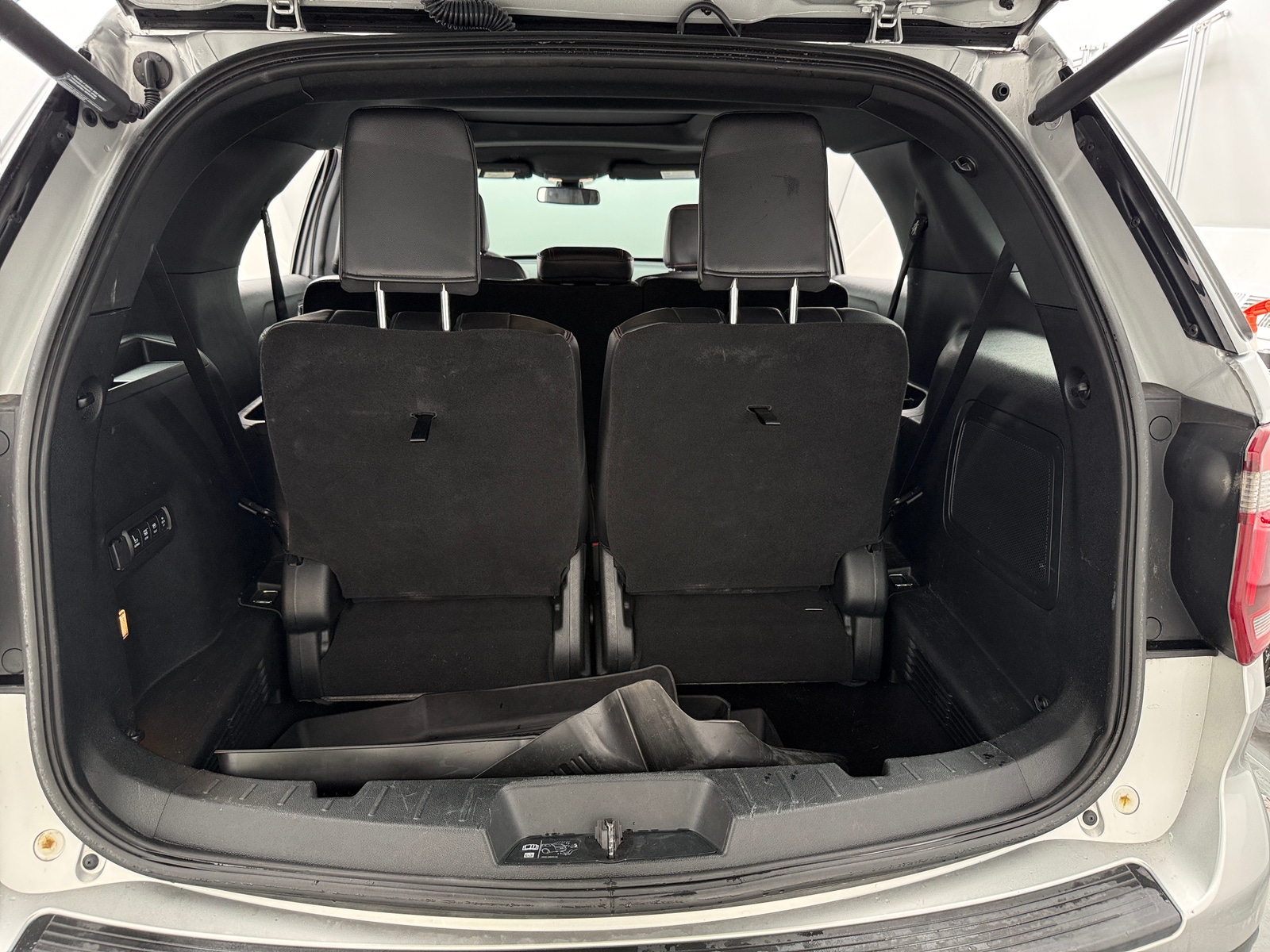 Thumbnail: 2019 Ford Explorer - 6