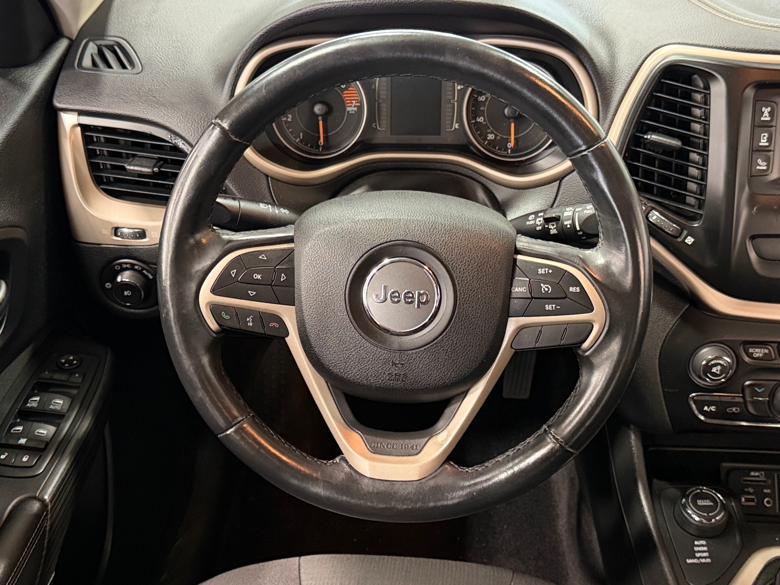 Thumbnail: 2017 Jeep Cherokee - 5