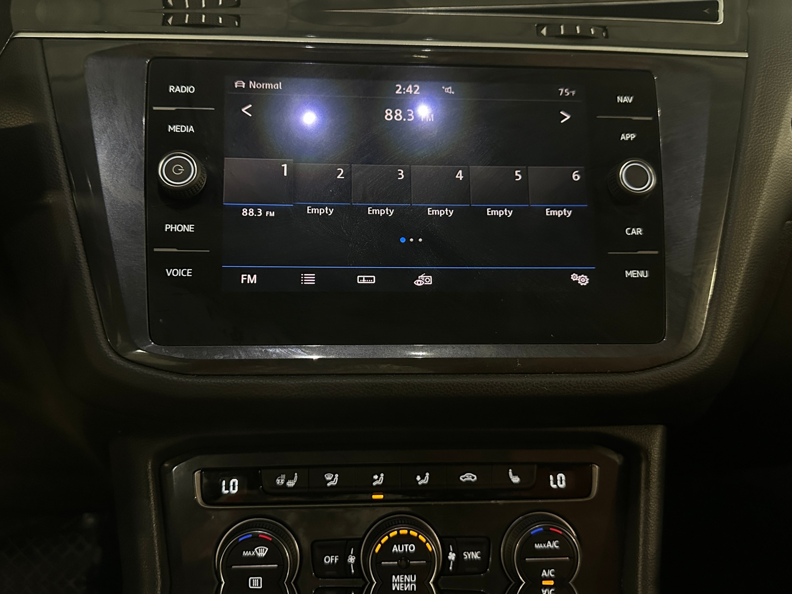 Thumbnail: 2019 Volkswagen Tiguan - 4