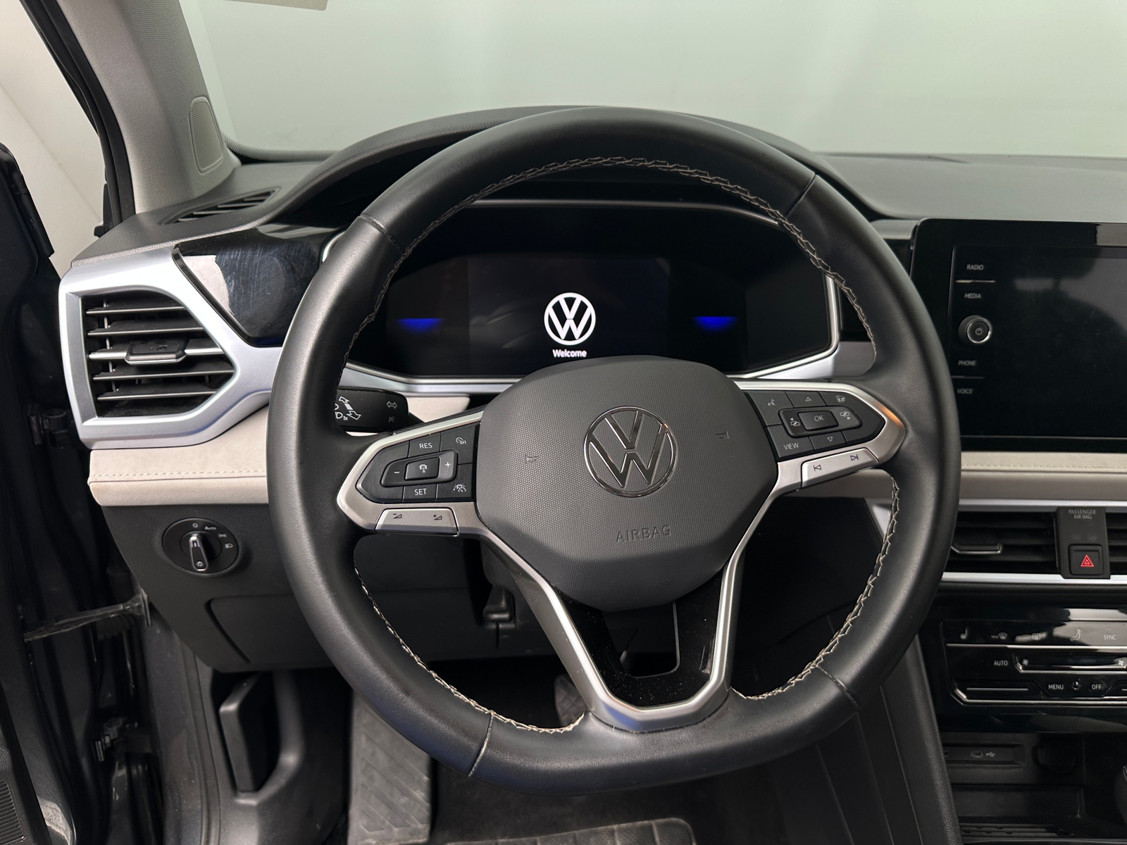 Thumbnail: 2025 Volkswagen Taos - 5