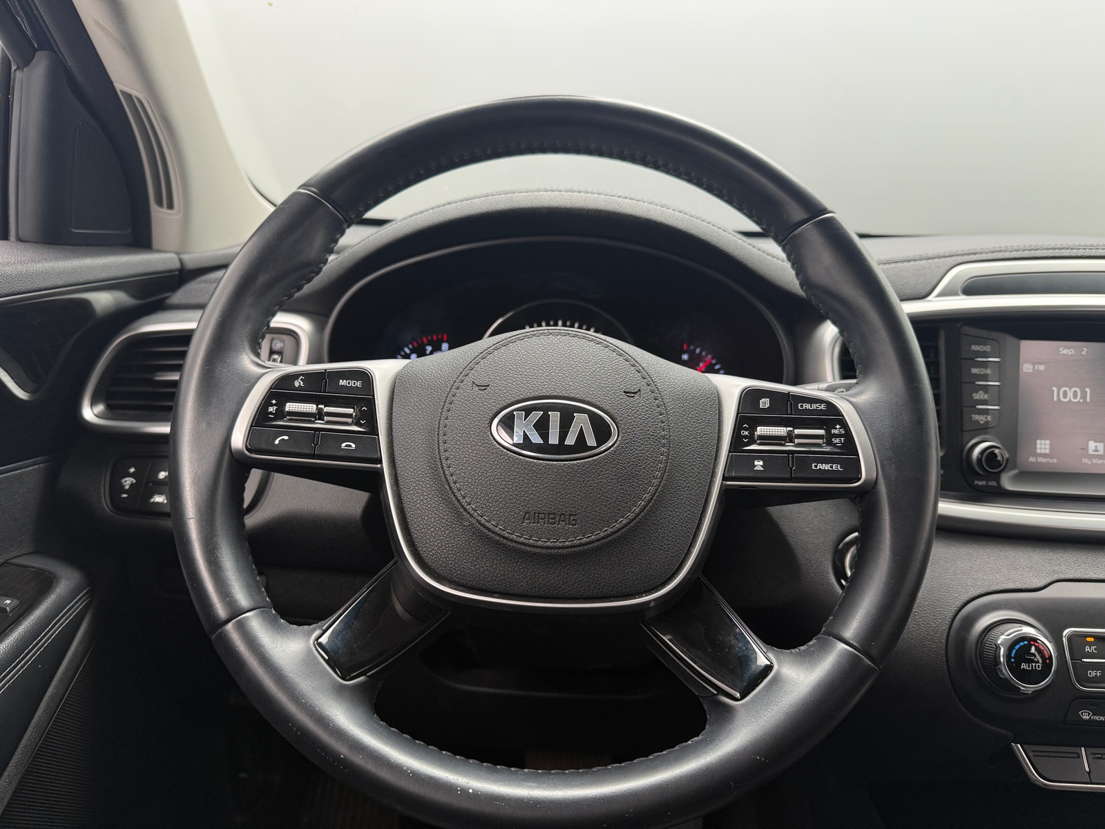 Thumbnail: 2020 Kia Sorento - 4